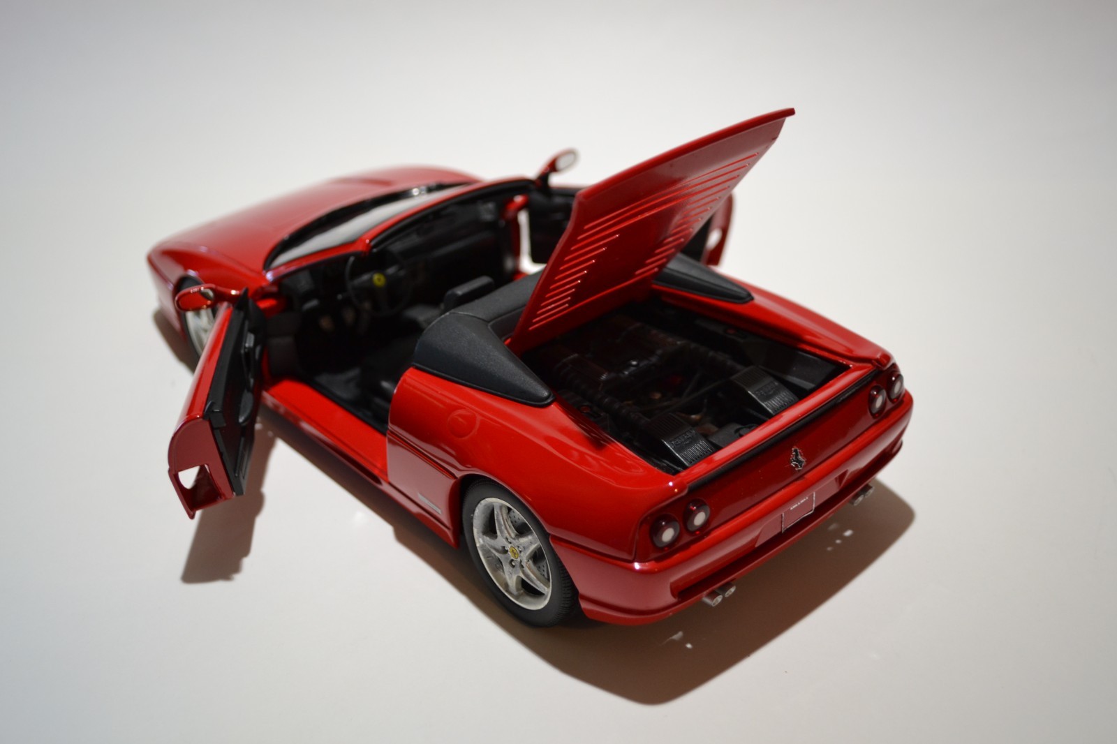 1/18 UT Models Ferrari 355 Spider Rosso Corsa No Box