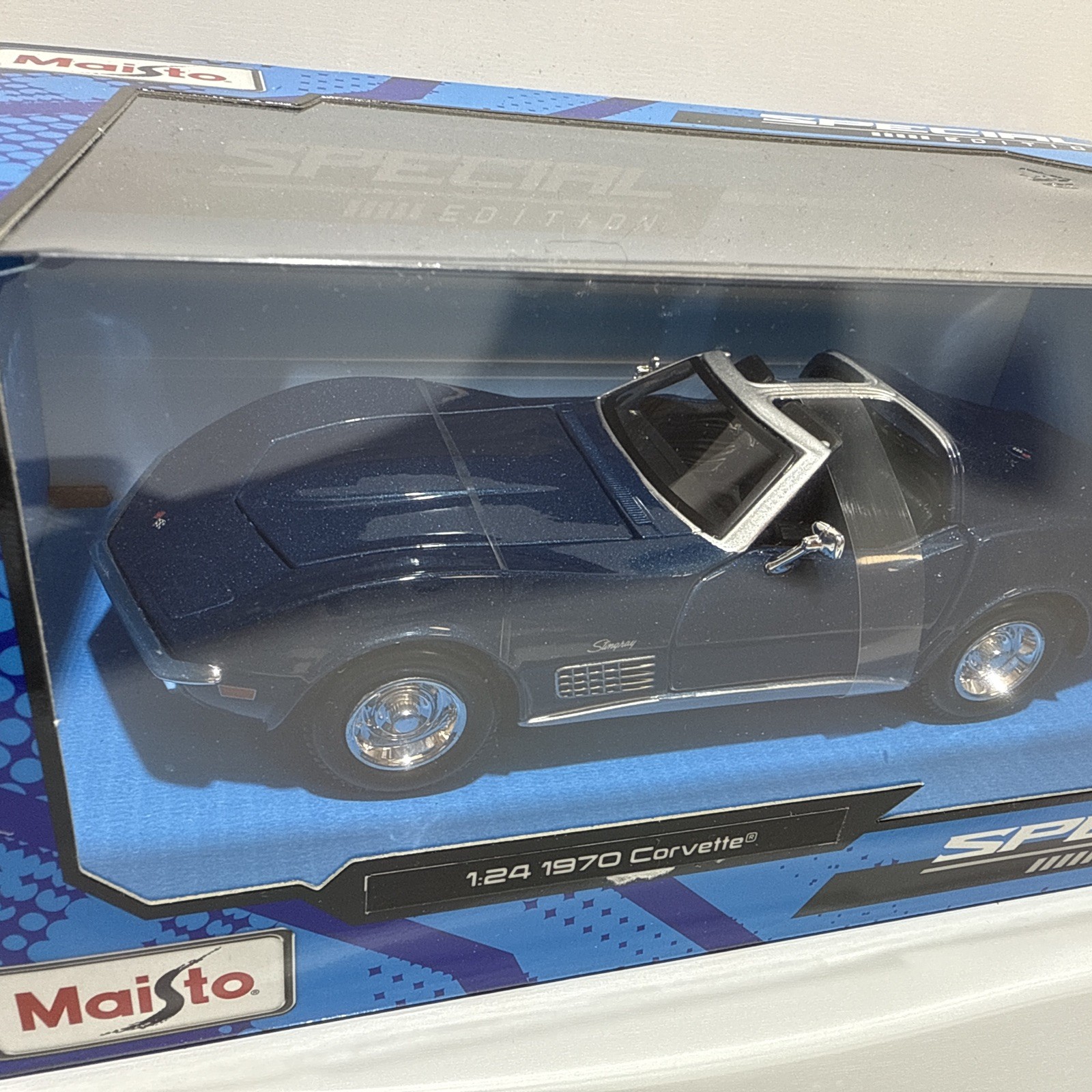 1970 CHEVROLET CORVETTE CONVERTIBLE BLUE 1/24 DIECAST MODEL CAR BY MAISTO 31202
