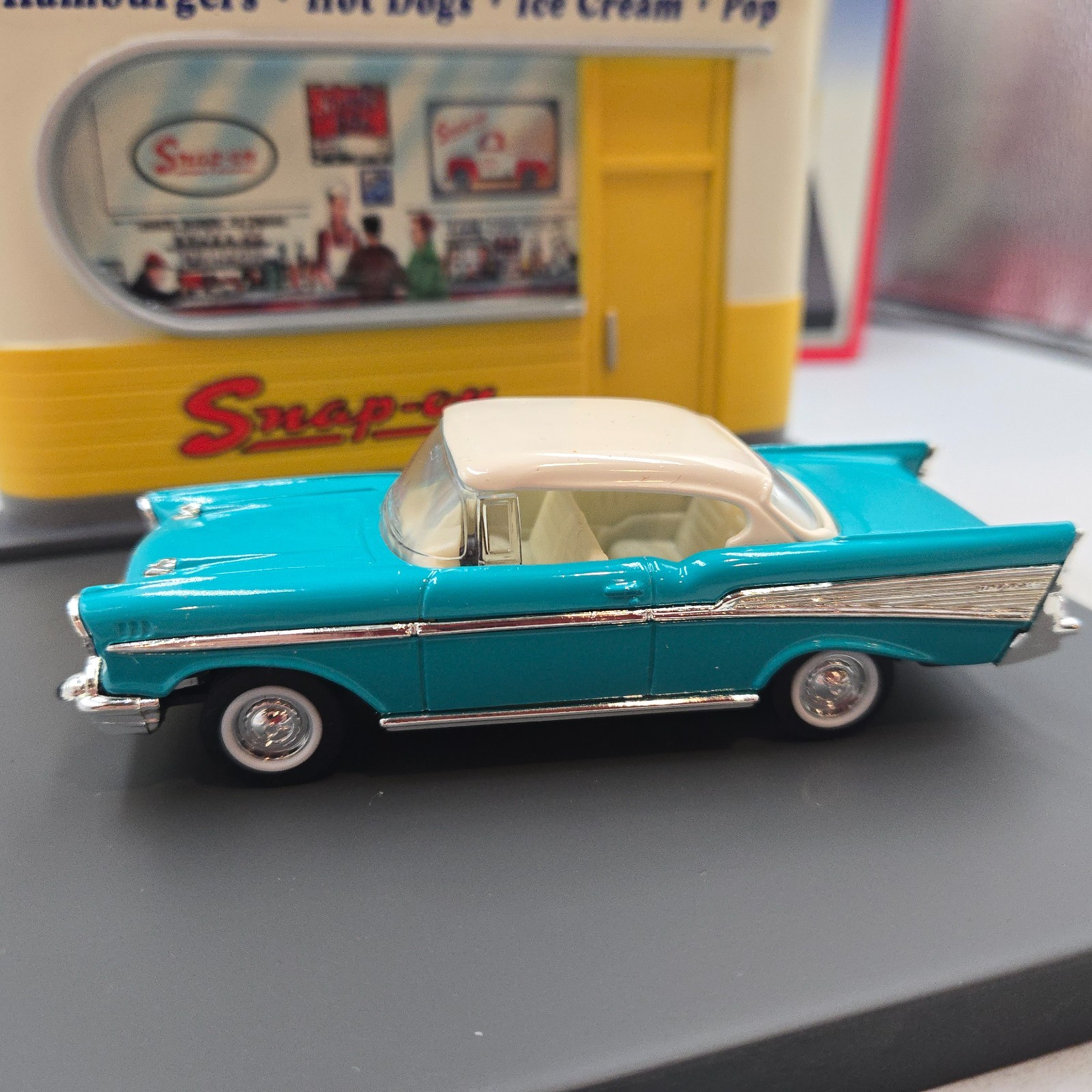 SNAP ON TOOLS RARE Snap-on 1950s Snappy’s Diner Diorama 1957 Chevy – READ DESC