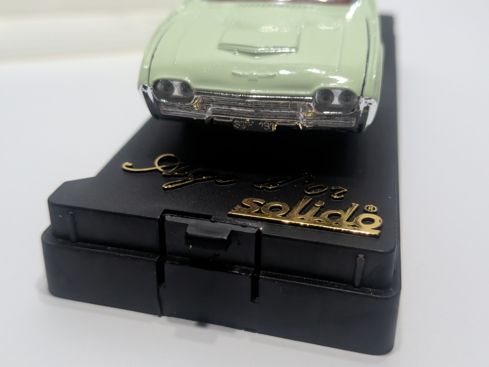 ✨VINTAGE✨ Solido Age d’or #4505 1961 Ford T-Bird in Display Case 1/43 Scale
