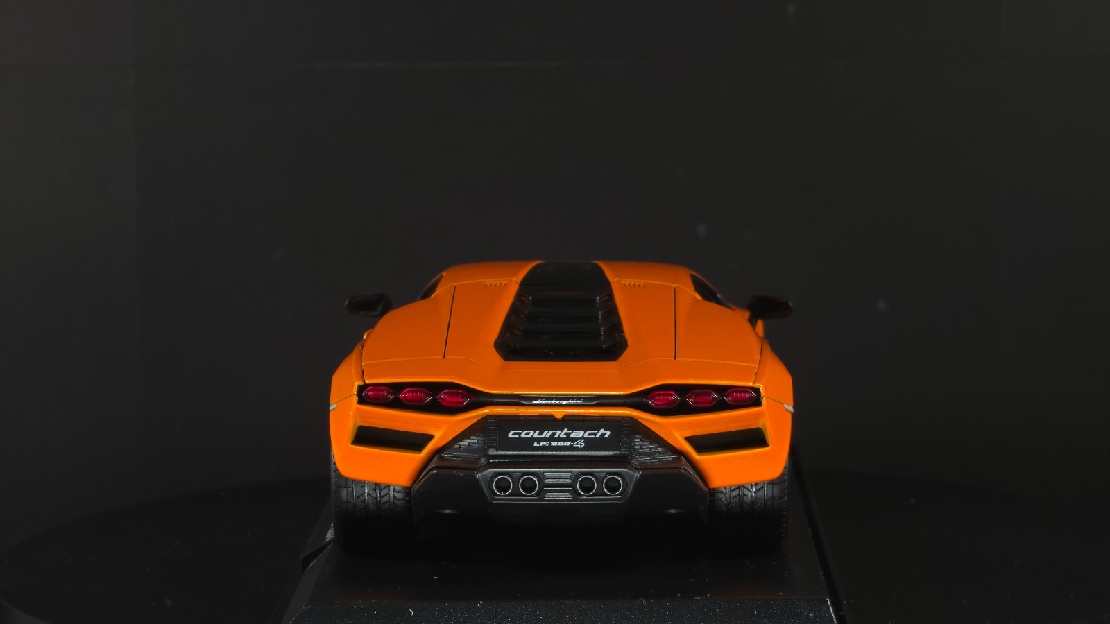 Lamborghini Countach LPI 800-4 1:18 Maisto Exclusive Style Special Edition