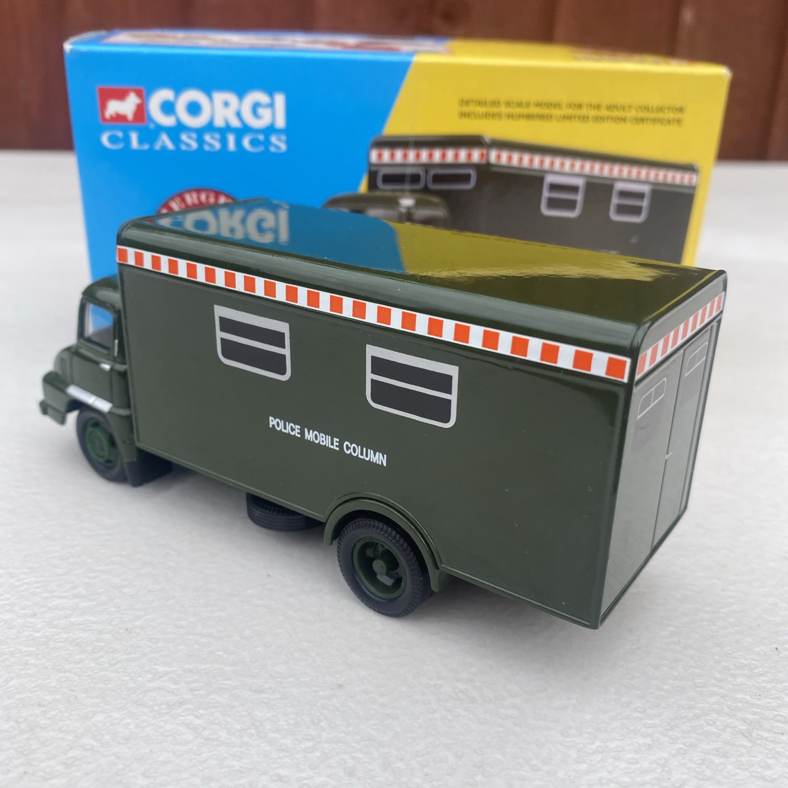 Corgi Classics 30307 Police Mobile Column Thames Trader Control Unit 1:50 Scale
