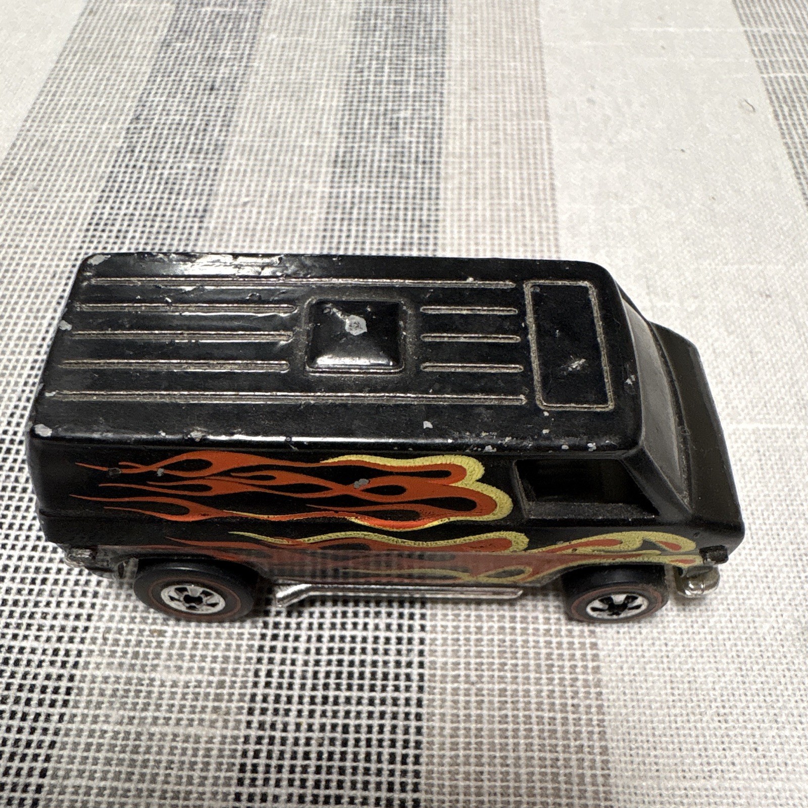 Hot Wheels redline Black Flame Van 1:64 Diecast Red/Yellow Flames Graphics