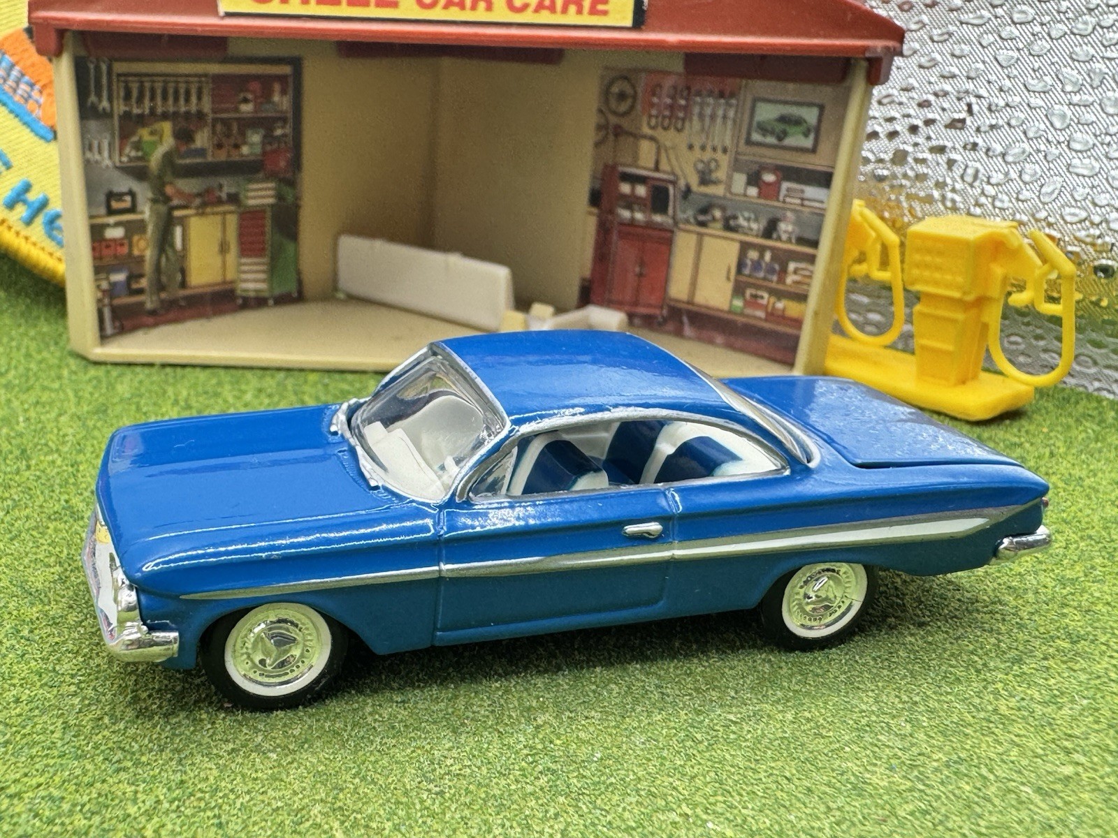 Revell 1961 Chevy Impala Diecast Car NM 1/64th Scale Issue #69 GM 2001