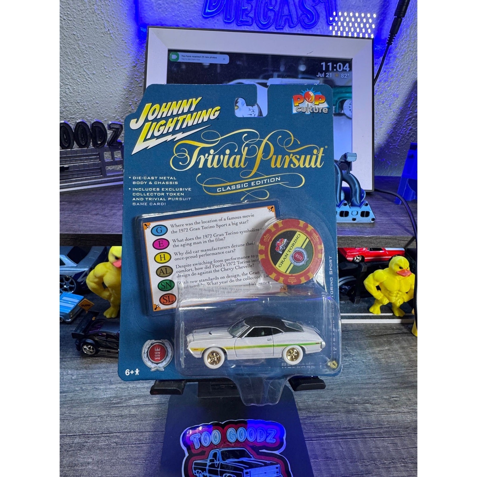 Johnny Lightning White Lightning Chase Trivial pursuit 1972 Gran Torino Sport