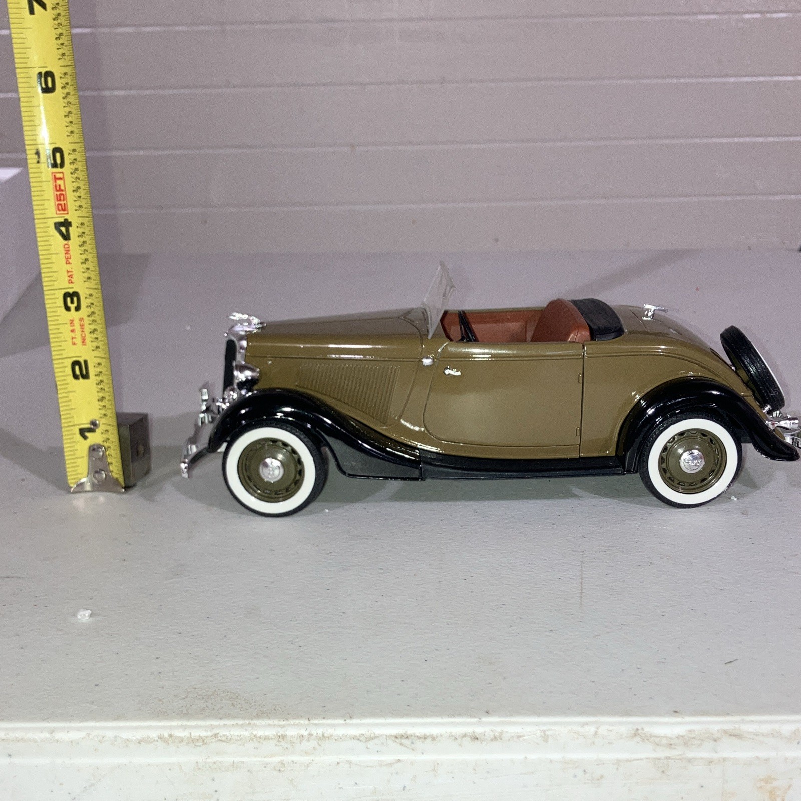 Fairfield Mint 1:24 1936 Ford Phaeton Diecast Tan/Black Opening Doors, Vintage