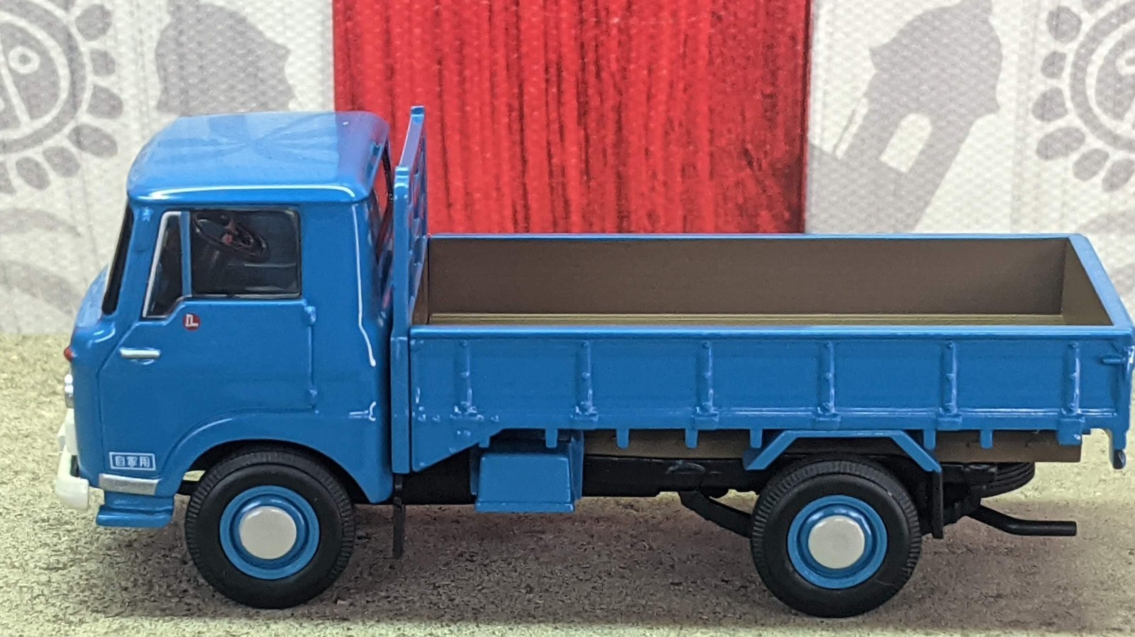 TOMICA LV-191b 1966 ISUZU ELF DELIVERY TRUCK 1:64 SCALE LIMITED VINTAGE SERIES