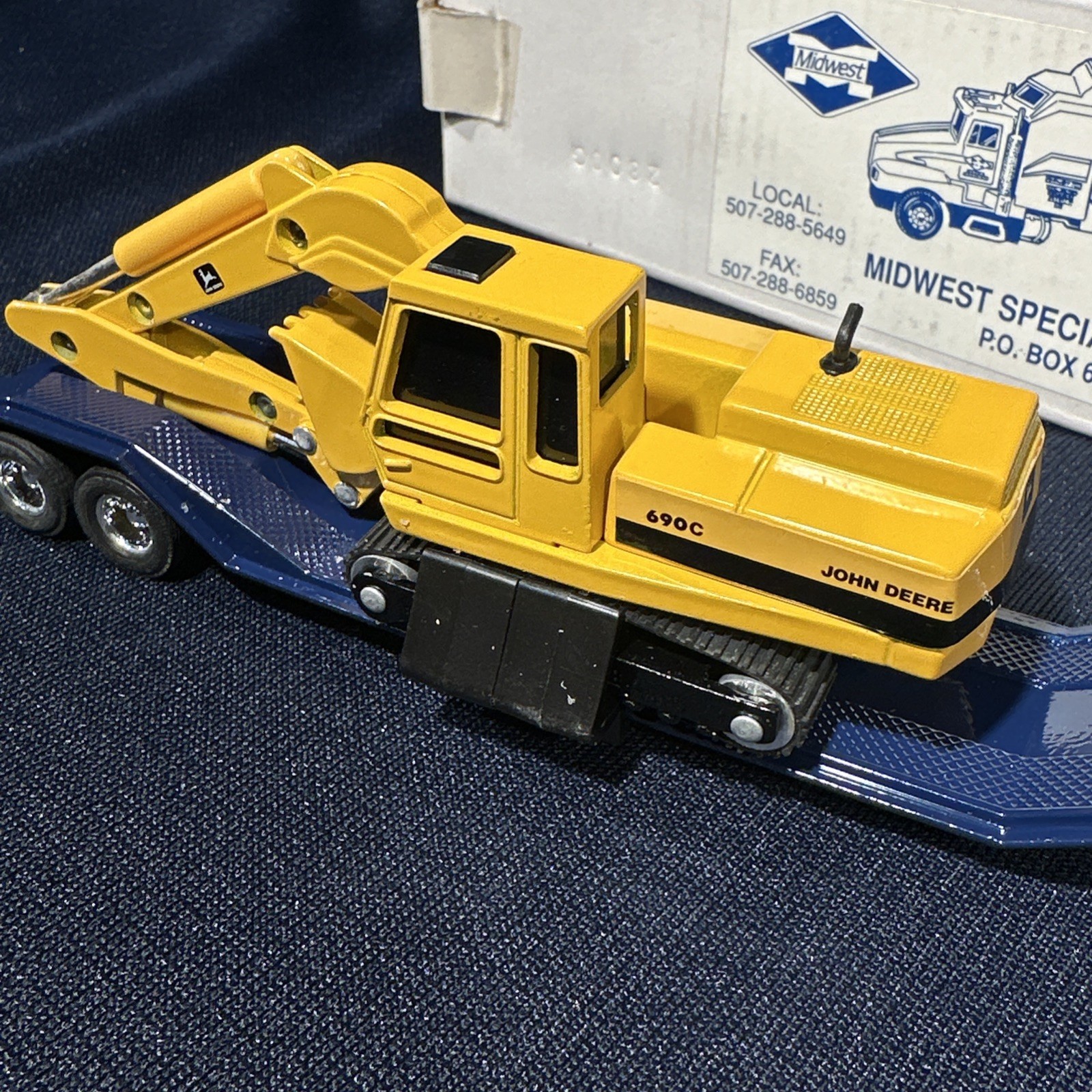 1:64 Ertl Kenworth Midwest Specialized Transportation Lowboy/John Deere 690c NIB