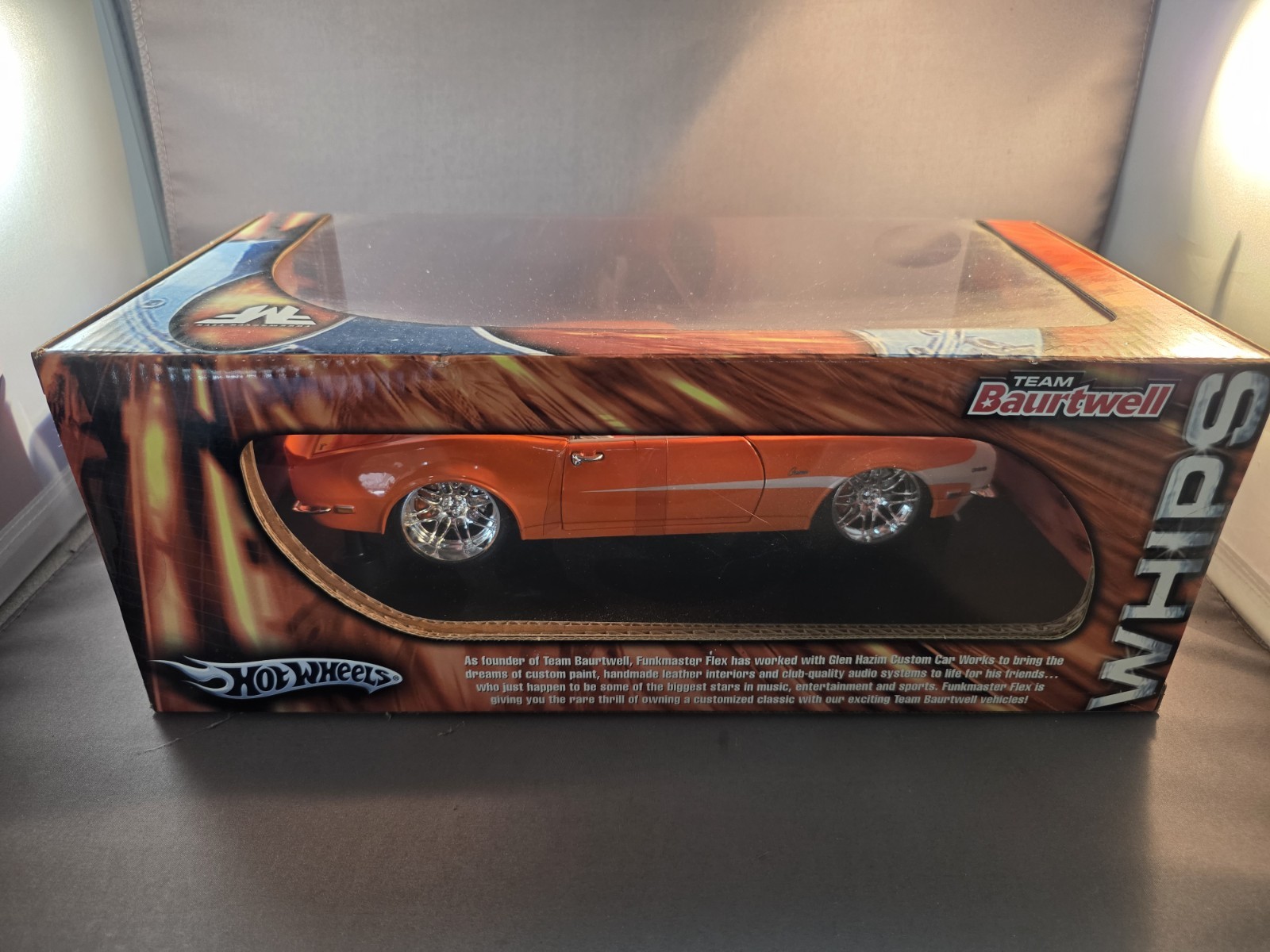 1:18 HOT WHEELS TEAM BAURTWELL WHIPS 68 CAMARO ORANGE & WHITE Chevrolet 2004 67