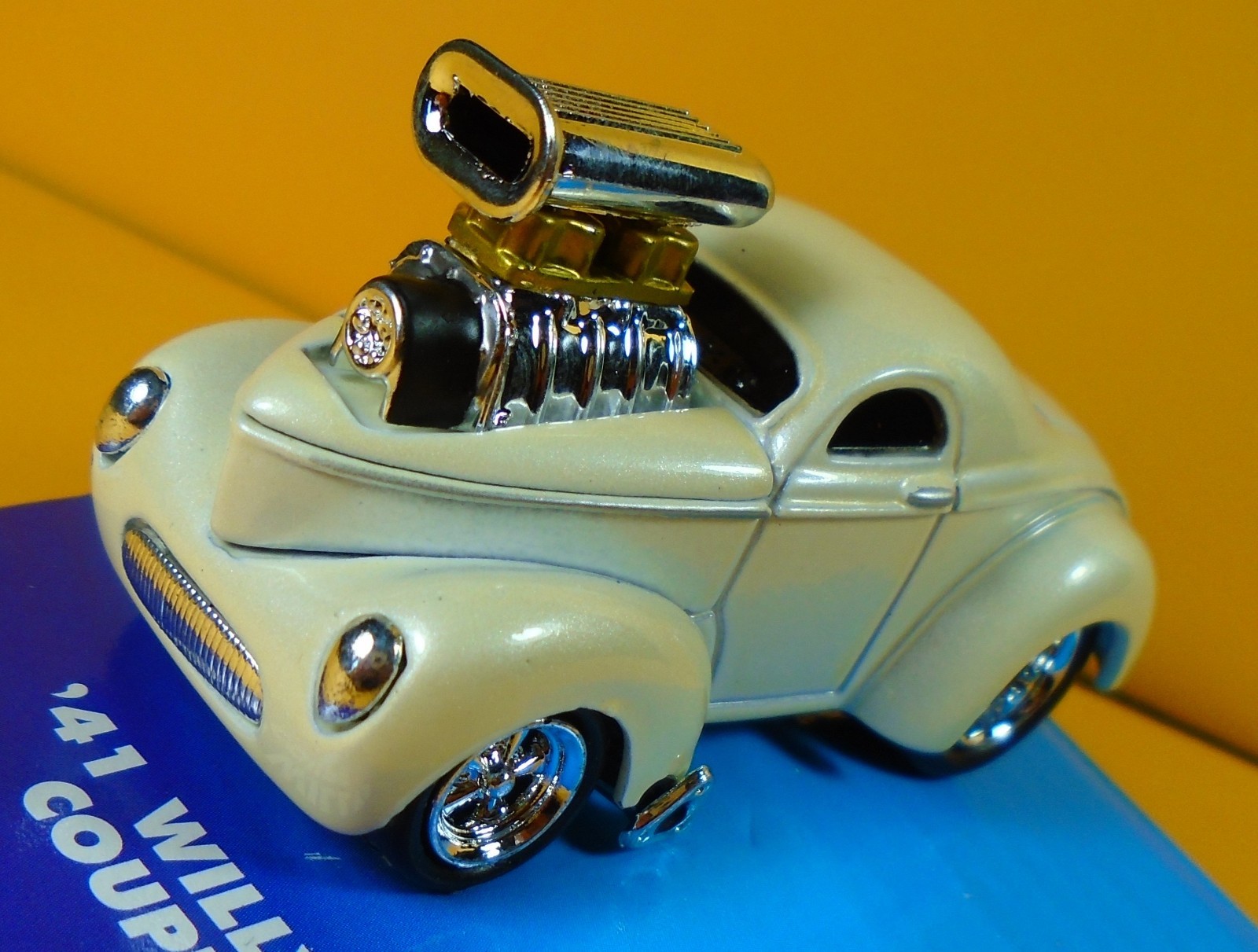 1941 41 Ford Willy’s Coupe Muscle Machines 1/64 2002 *NEW