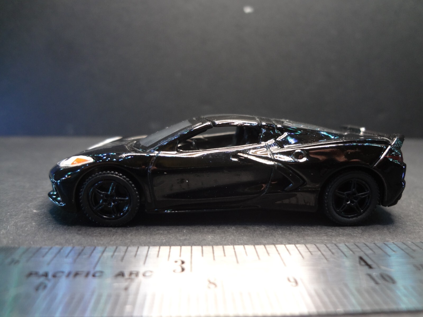 Greenlight 2020 Chevrolet Corvette C8 Stingray w/ removable top 1:64
