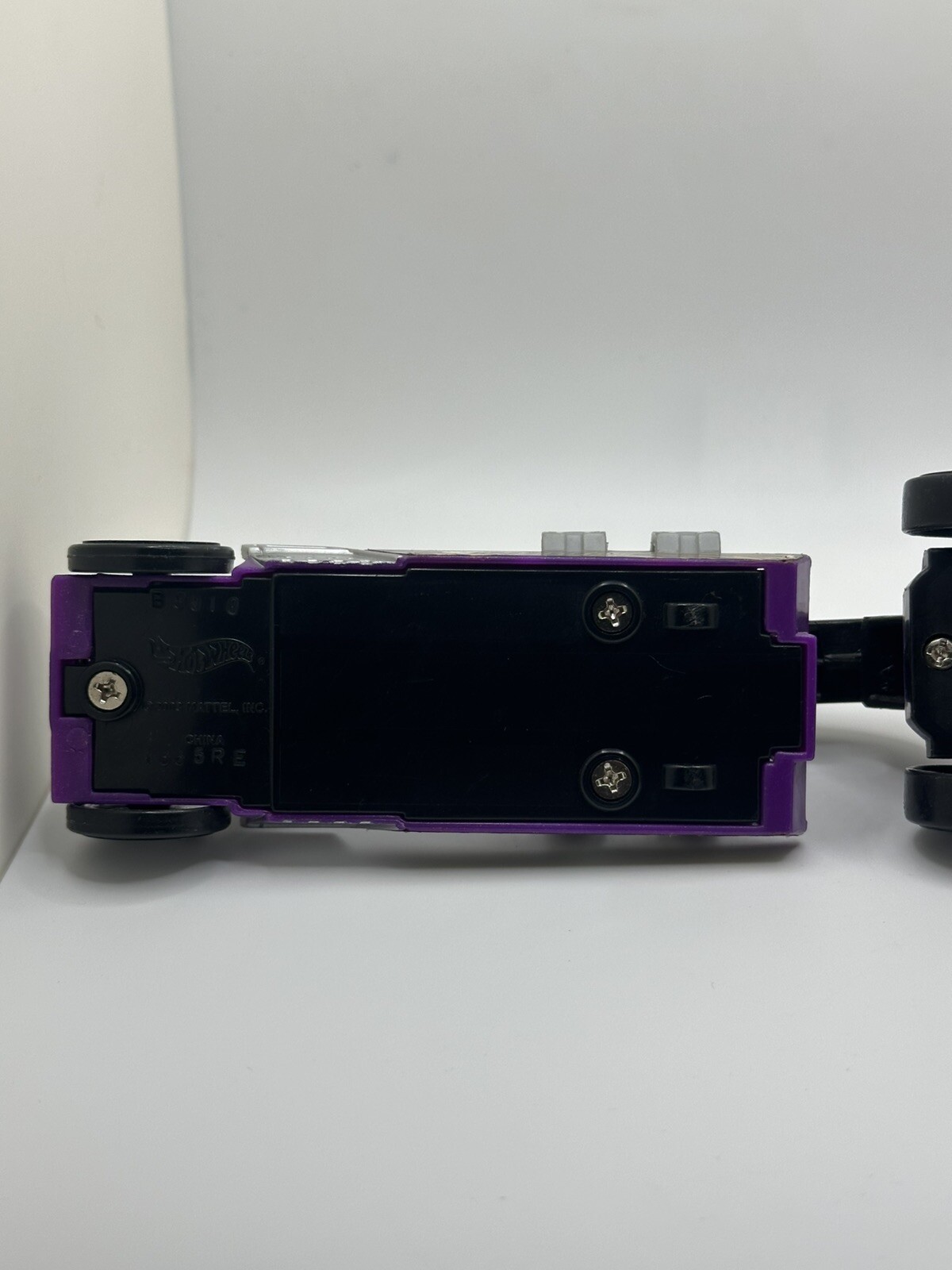 2004 Hot Wheels Truckin’ Transporters #B3910 Rampage Purple Truck & Trailer