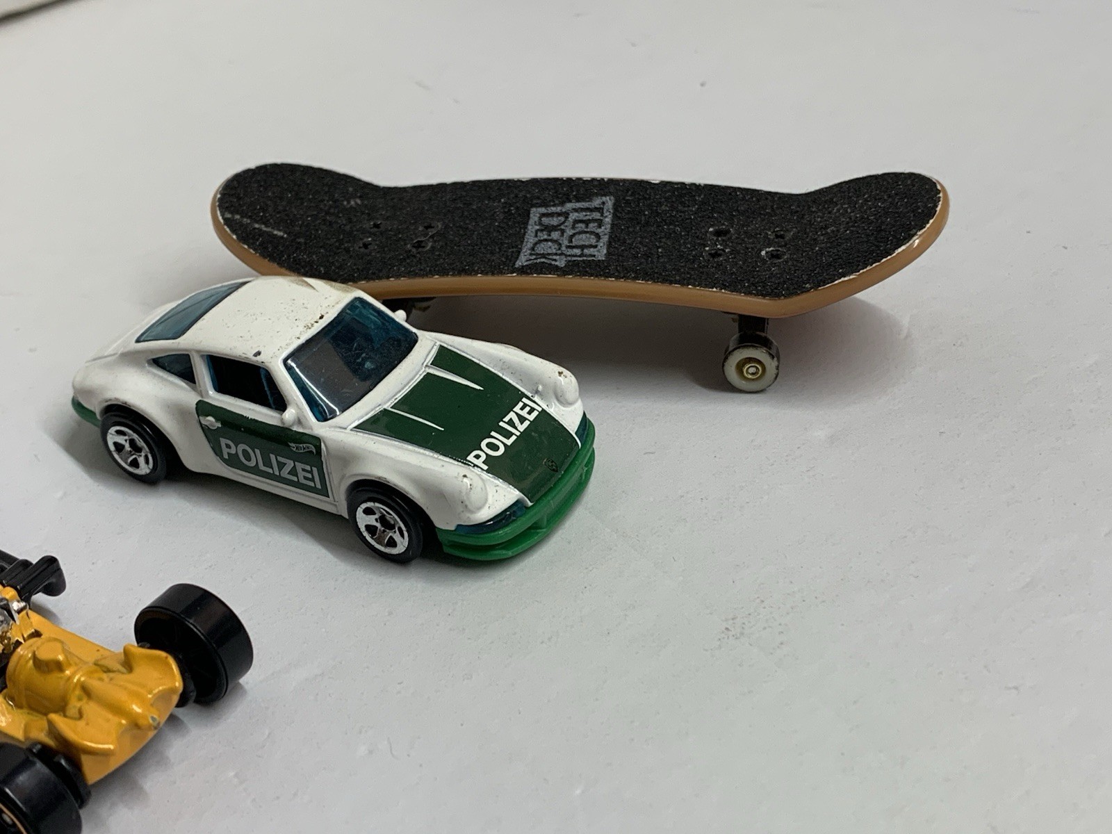Lot Of 6 Toy Cars Die-cast And Plastic Hot wheels And Other Brands Preowned.