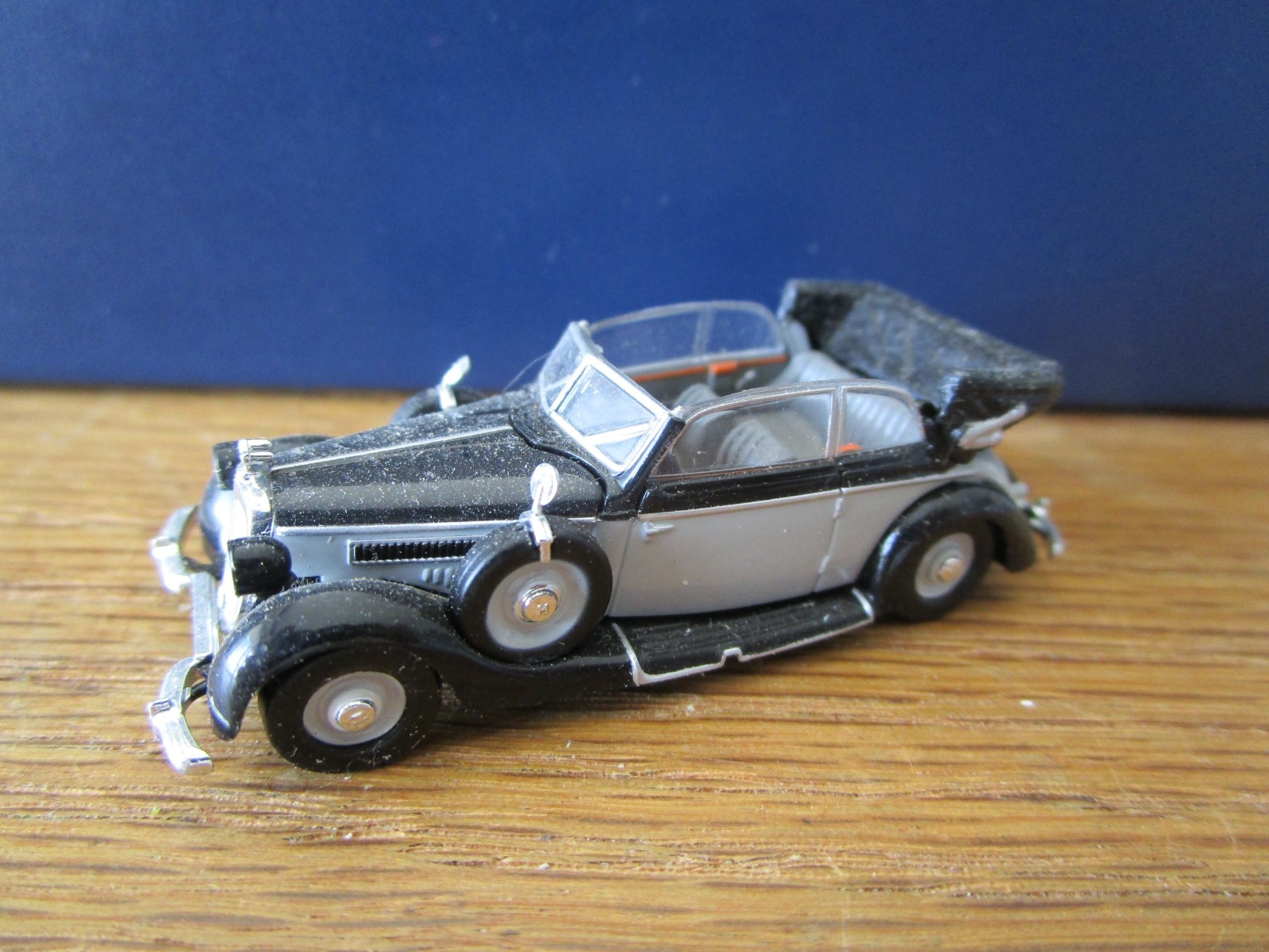 Ricko 1/87 HO Scale 1933 Horch 930V Cabriolet Top Down Grey Car