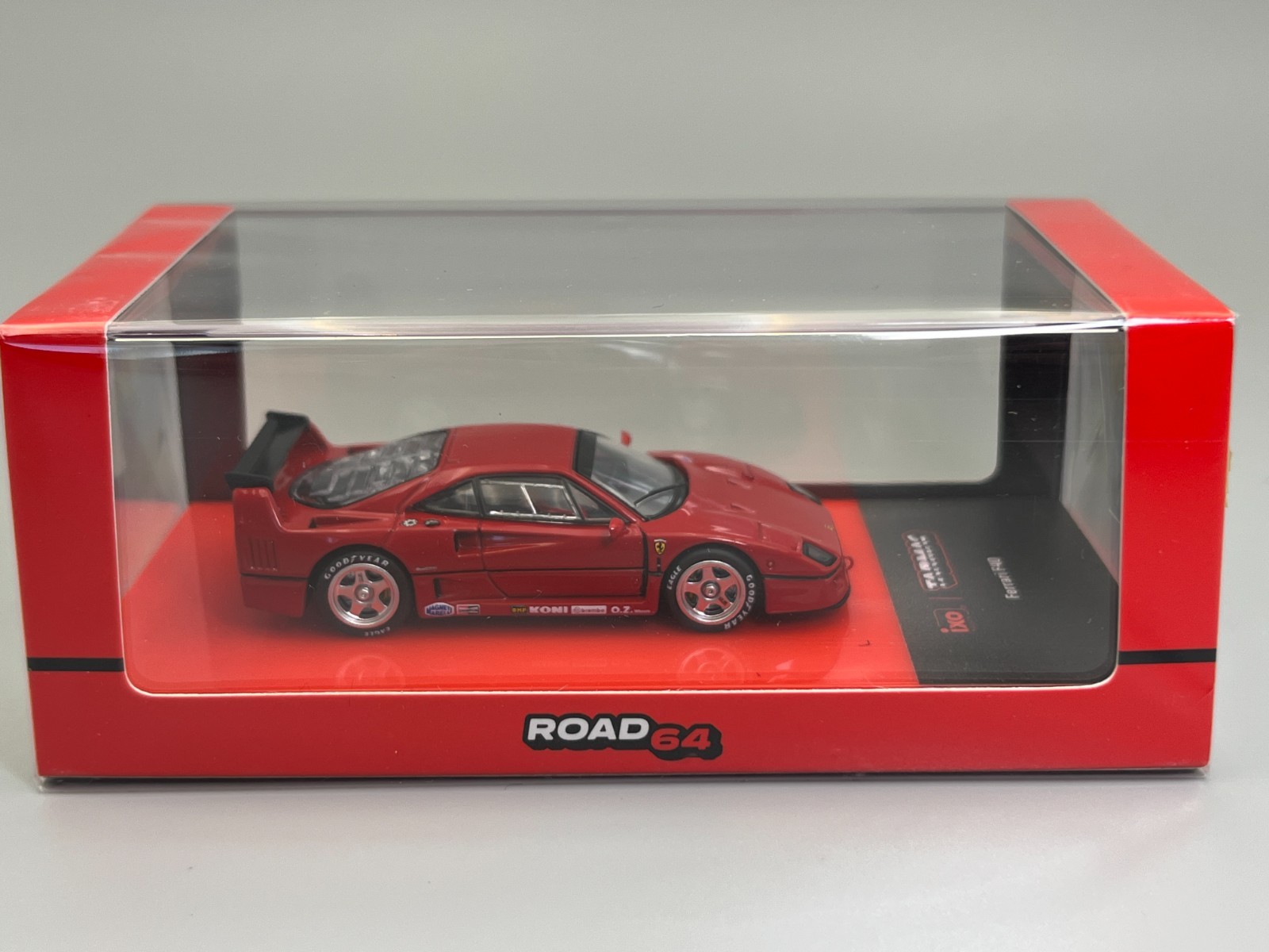 Ferrari F40 Rosso Corsa Tarmac Works Road64 1/64 scale with Display Case
