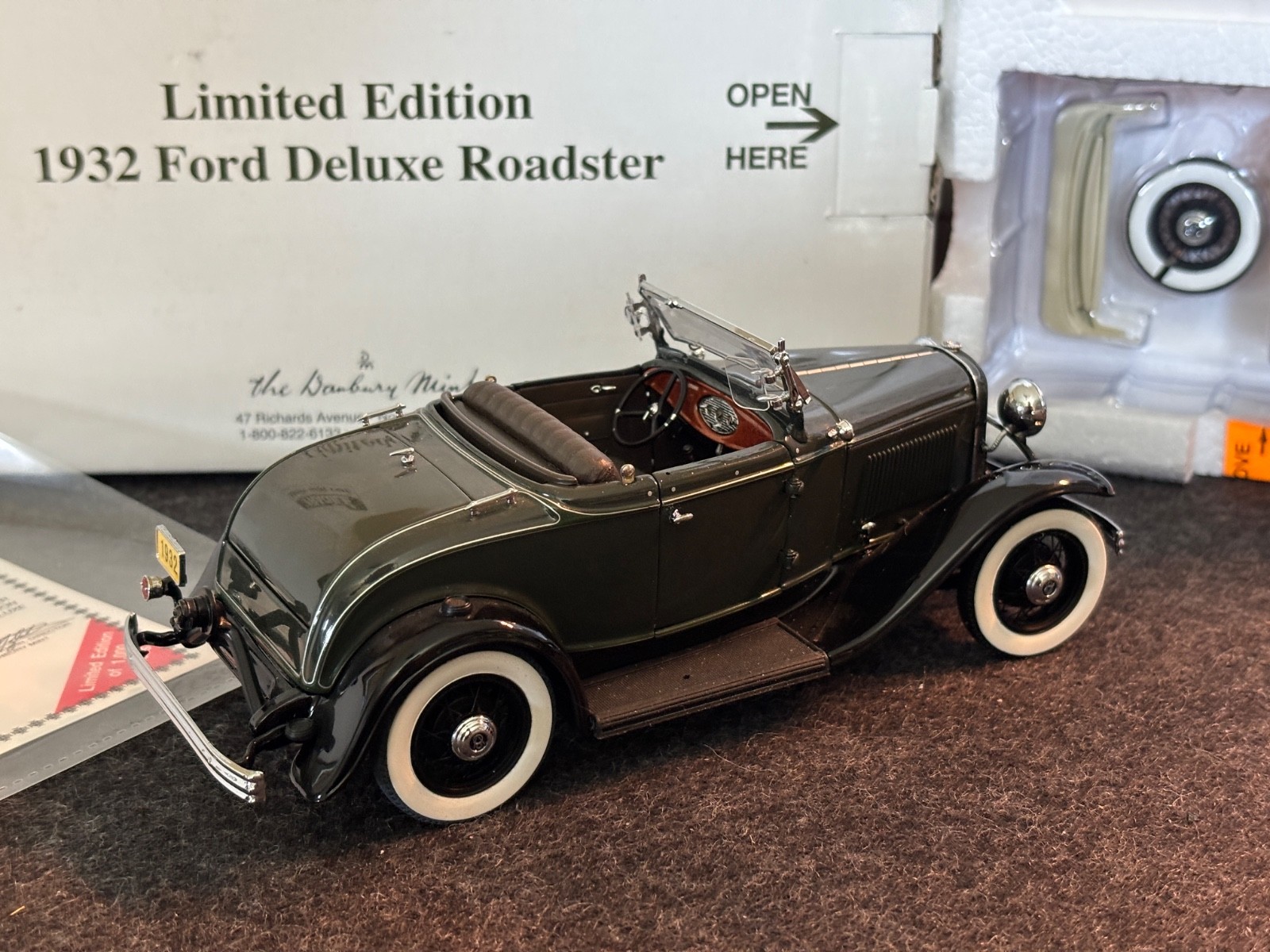 Danbury Mint Limited Edition 1932 Ford Deluxe Roadster GREEN, #54/1000 NIB Title