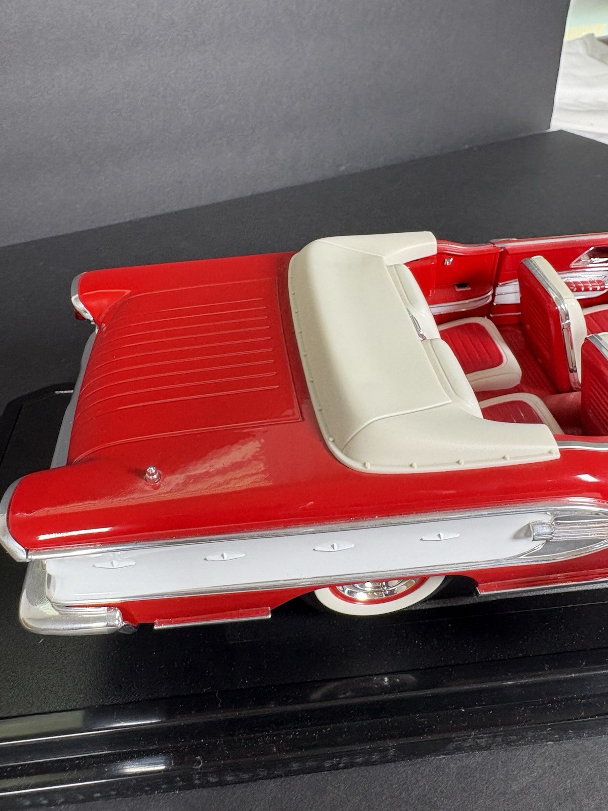 Road Signature 1958 Pontiac Bonneville Convertible 1:18 Diecast Red No Box