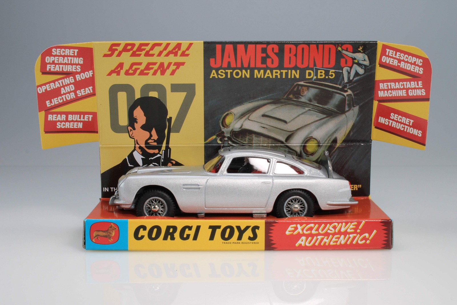 Corgi James Bond 007 Aston Martin #261 Reissue 1:43 Corgi 261