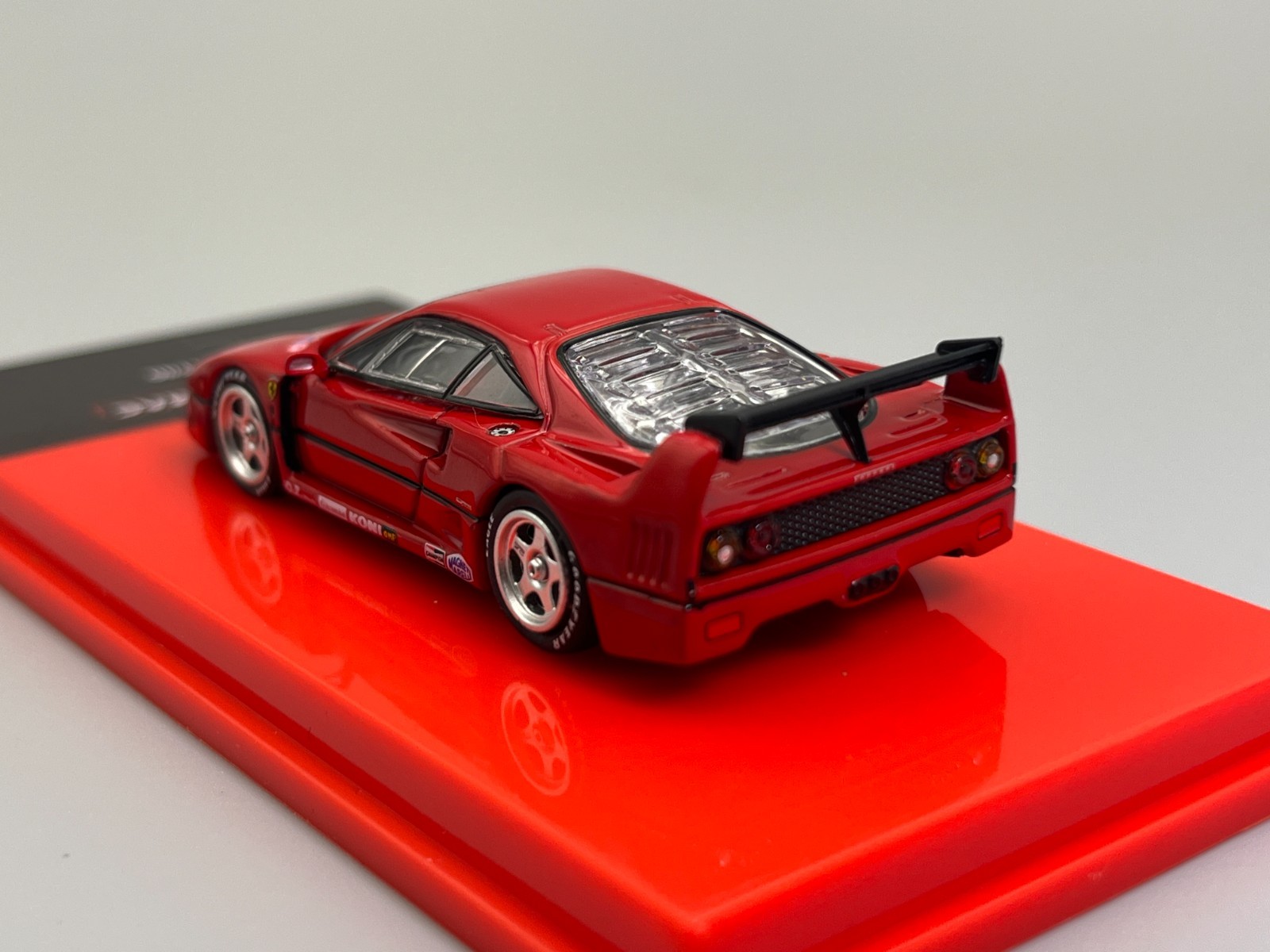 Ferrari F40 Rosso Corsa Tarmac Works Road64 1/64 scale with Display Case