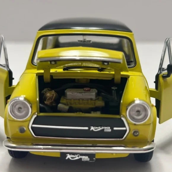 WELLY 1:24 BMW MINI Cooper 1300 Diecast Yellow