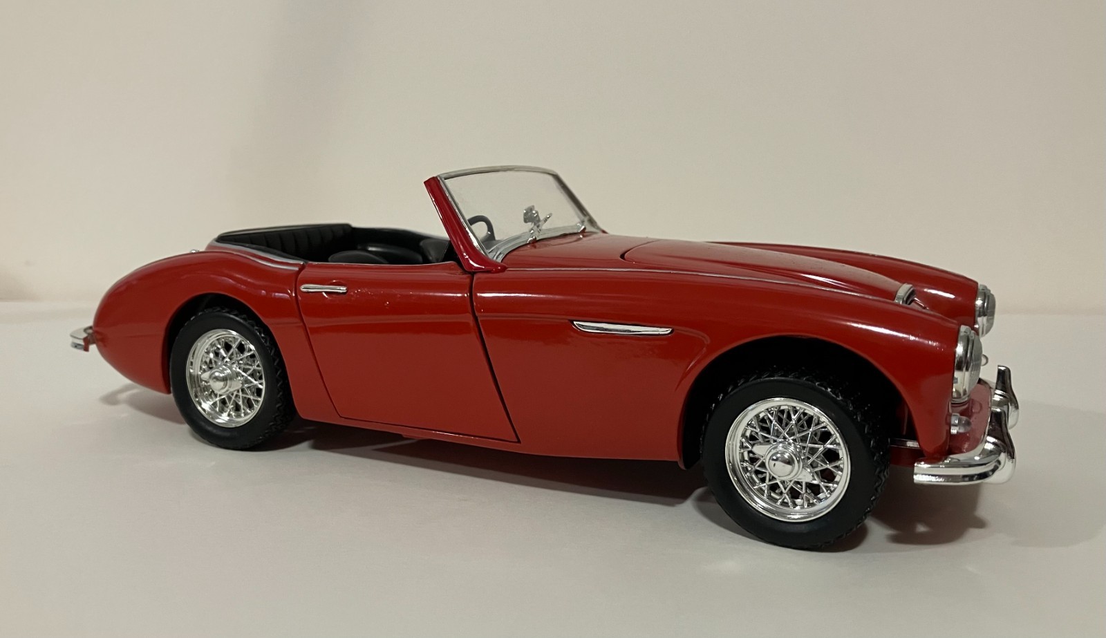 ERTL 1961 Austin Healey 3000 II Tri-Carb European Classics 1:18 Scale Diecast