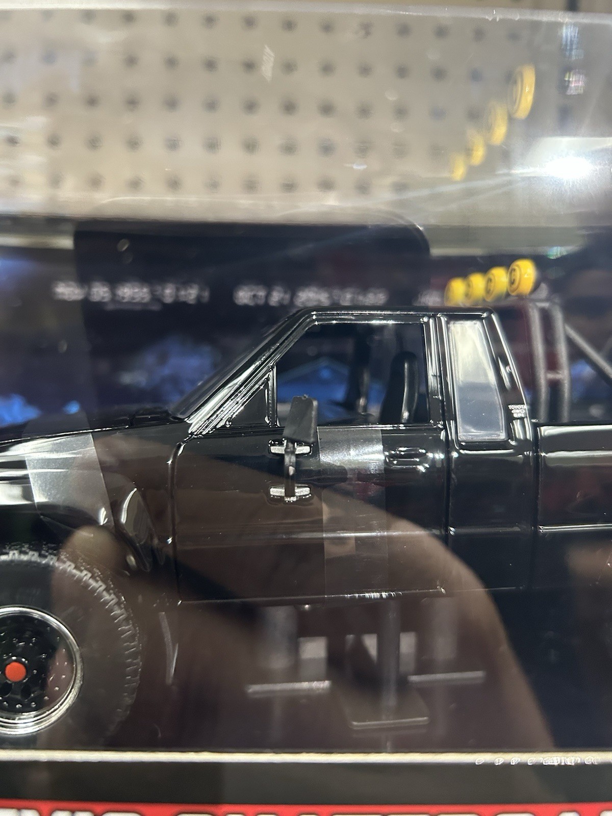 NEW Jada Back to the Future 1985 Toyota SR5 Pickup 1:24 w/ Marty Skateboard