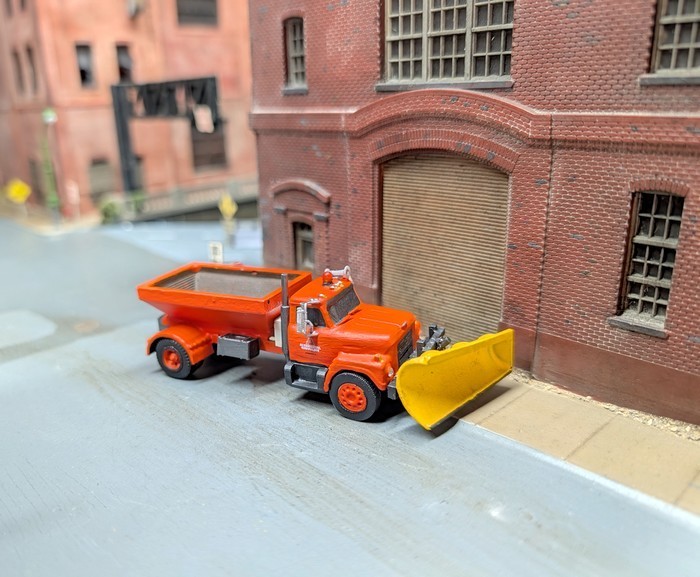 Custom Built 1/87 HO Scale 1970s International Fleetstar Snowplow/Salter Truck