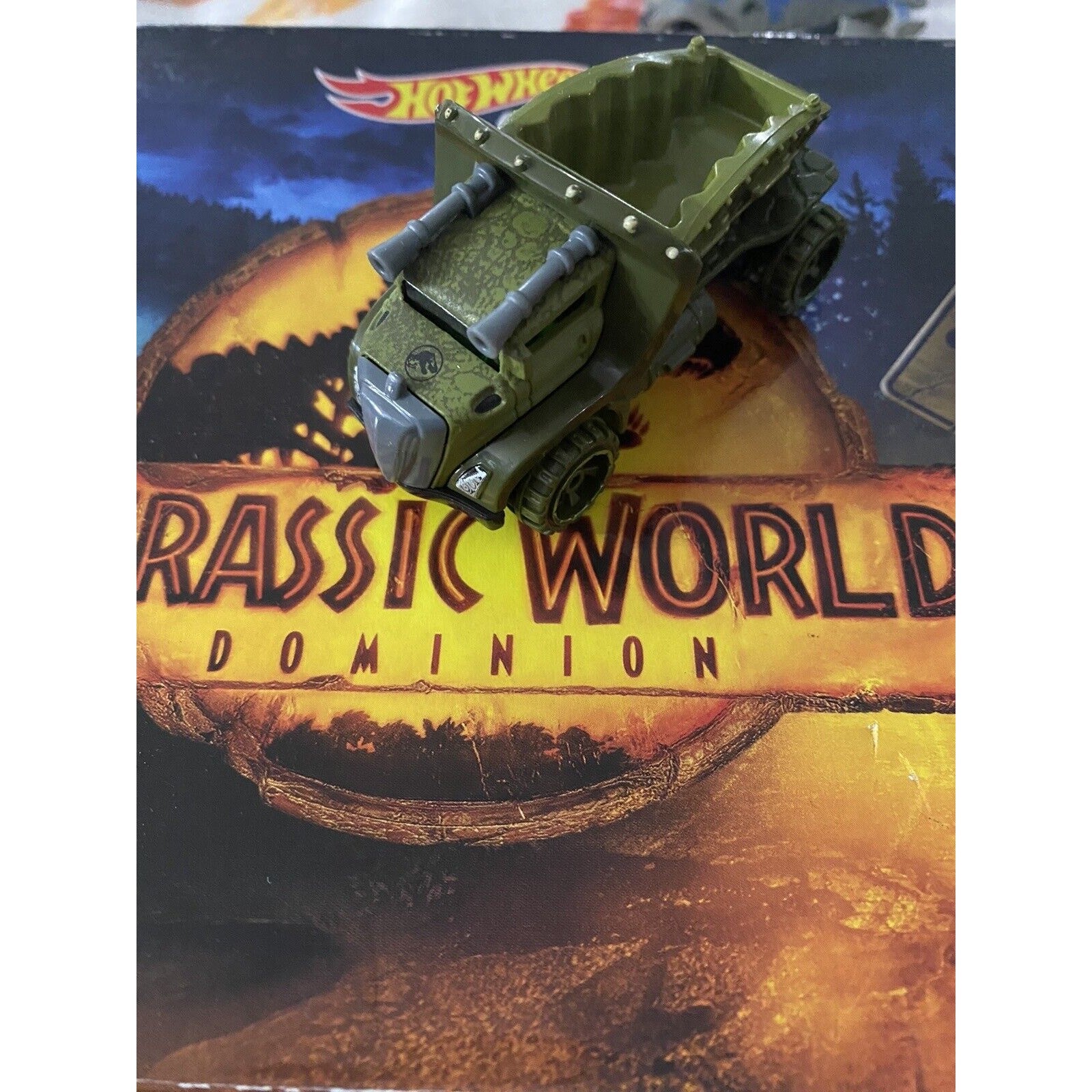 Hot Wheels Jurassic World Dominion 2022 Dinosaur Character Car 5 Pack Box Set