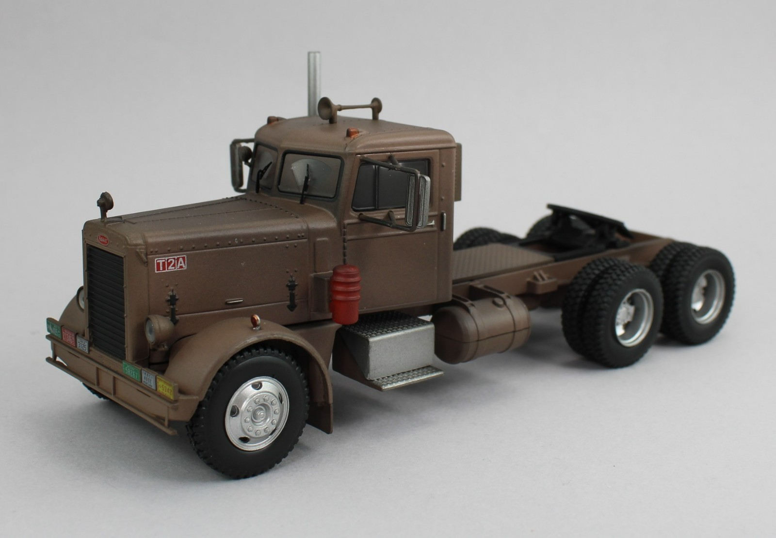 1:43 IXO Models *DUEL MOVIE* Rusty 1955 PETERBILT 281 w/Fuel Tanker *NIB*