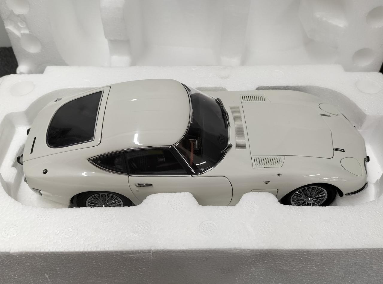 AUTOart Millennium 1/18 2000GT Wire Spoke Wheel Version White