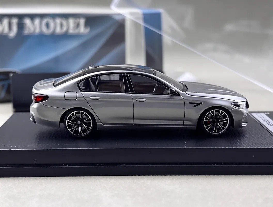 MJ 1:64 Gray M5 F90 Luxury Sedan Sports Model Diecast Metal Car