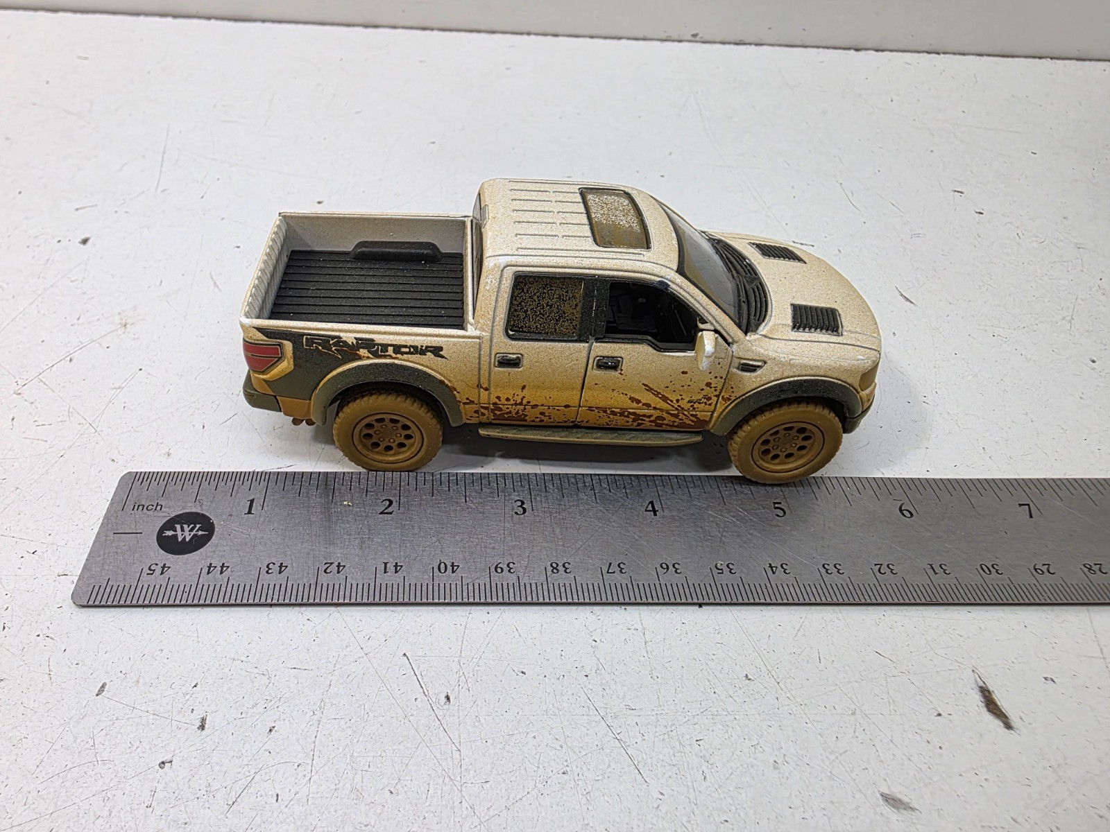 Kinsmart FORD F-150 SVT Raptor SuperCrew PickUp 1:46 Diecast Muddy Truck 5”