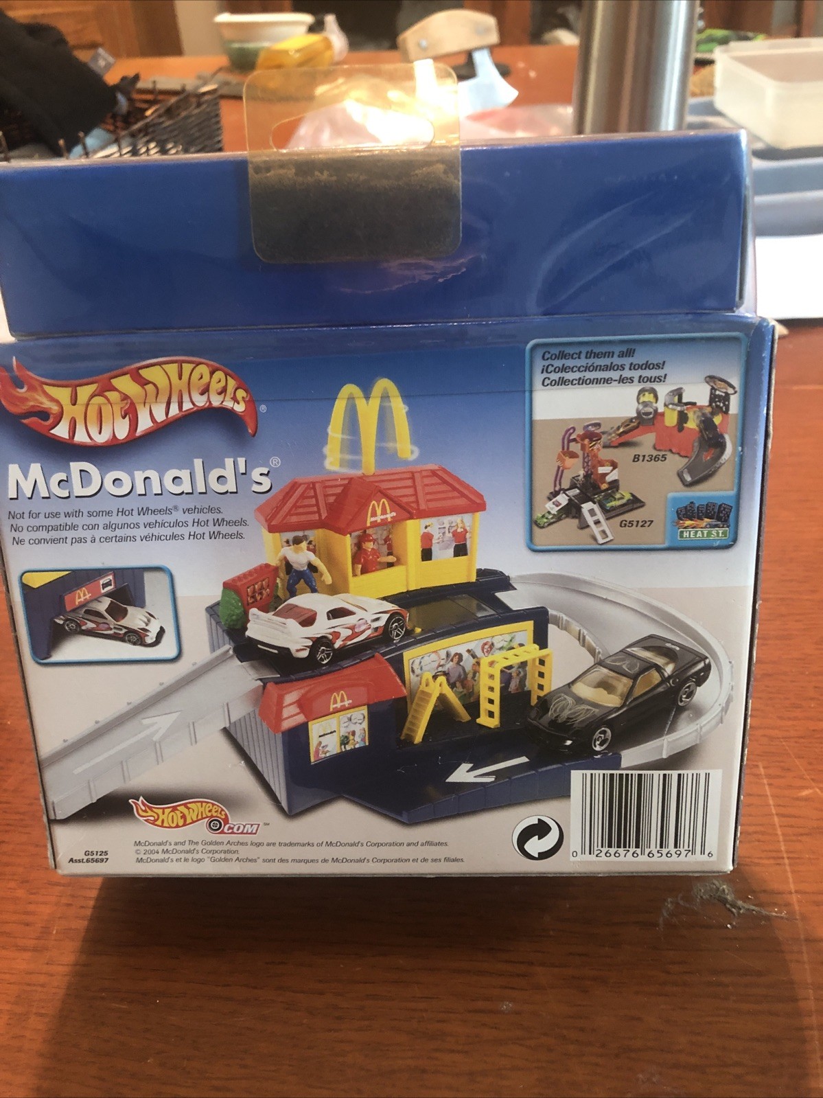 Hot Wheels McDonald’s Drive-Thru Sto & Go Playset VW Volkswagen Beetle Boom Box