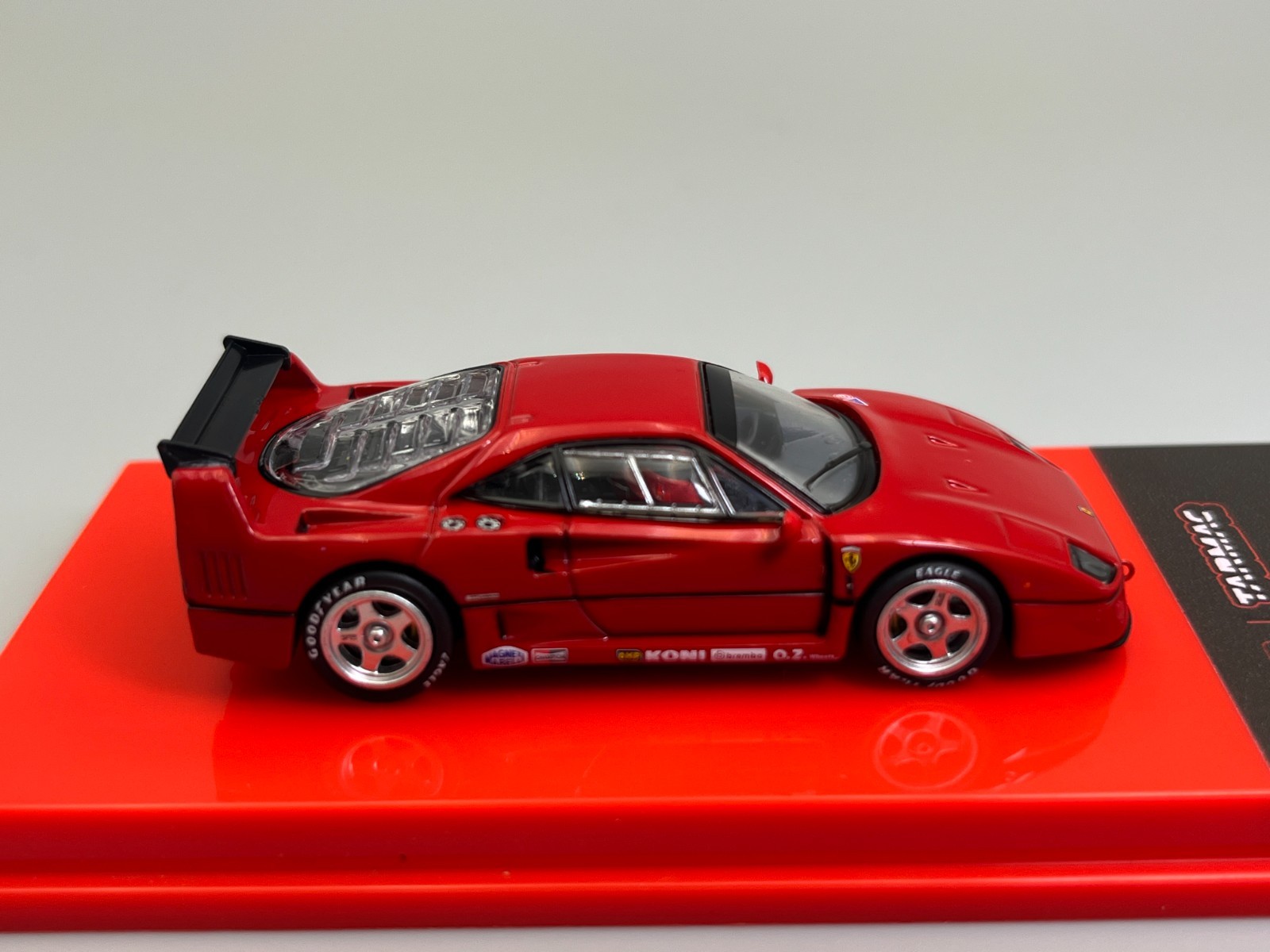Ferrari F40 Rosso Corsa Tarmac Works Road64 1/64 scale with Display Case