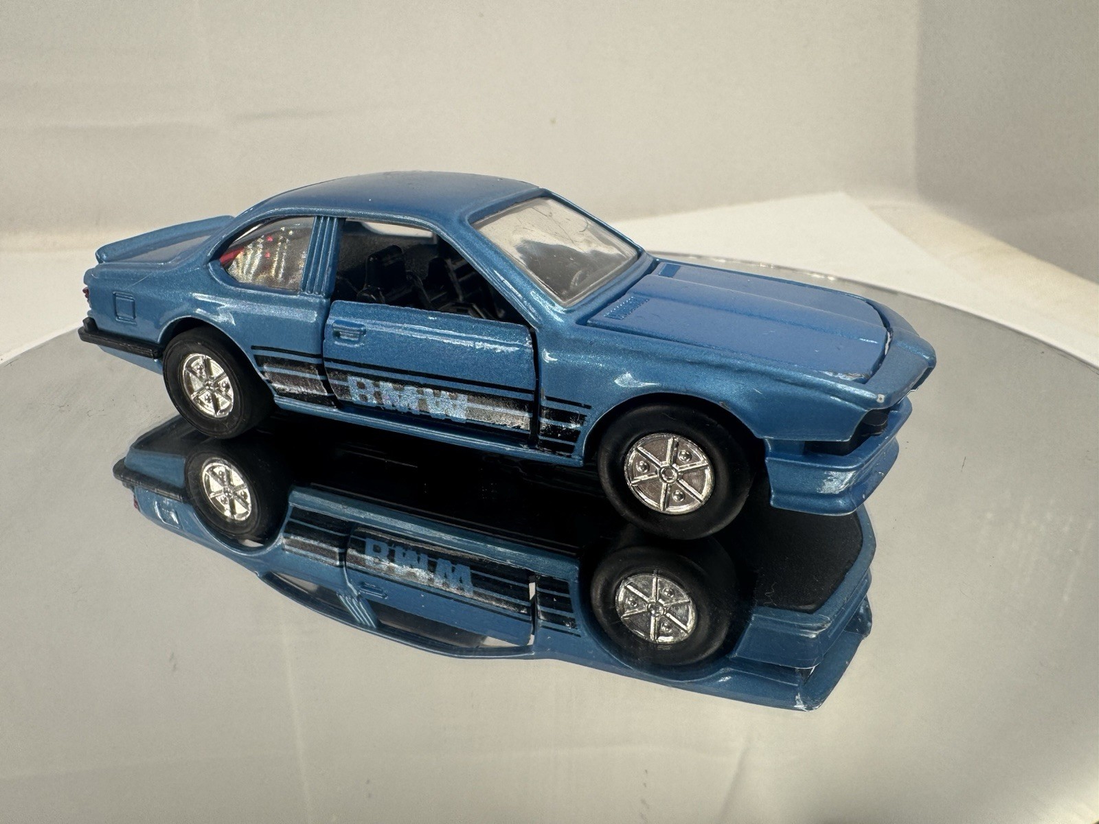 1/41 Scale BMW 635 CSi E24 (6-Series) Diecast Car (4.75″) Sunnyside Toys SS-907