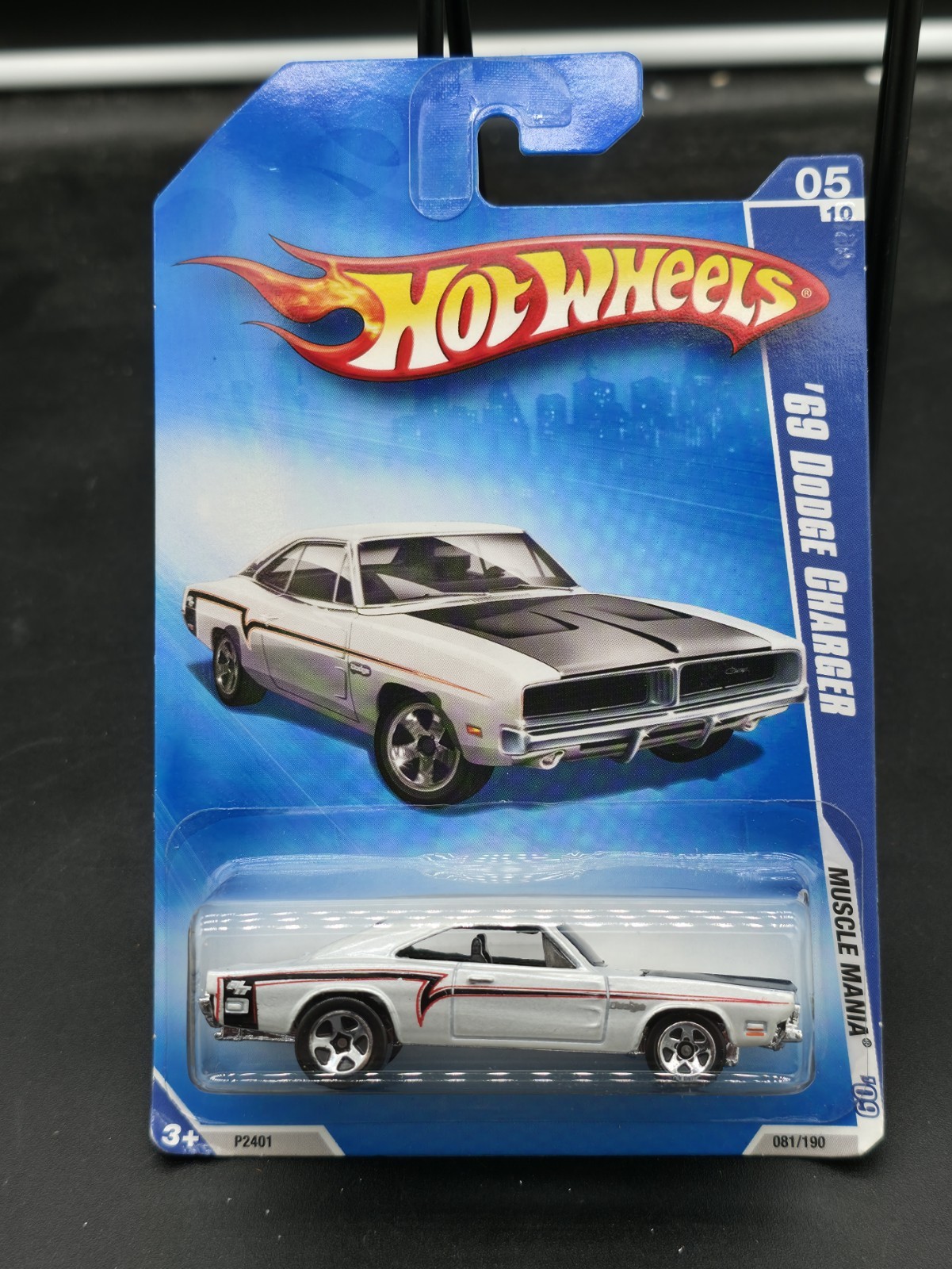 2009 Hot Wheels 69 DODGE CHARGER White 81/190 GREAT CARD MuscleMania KMART COLOR