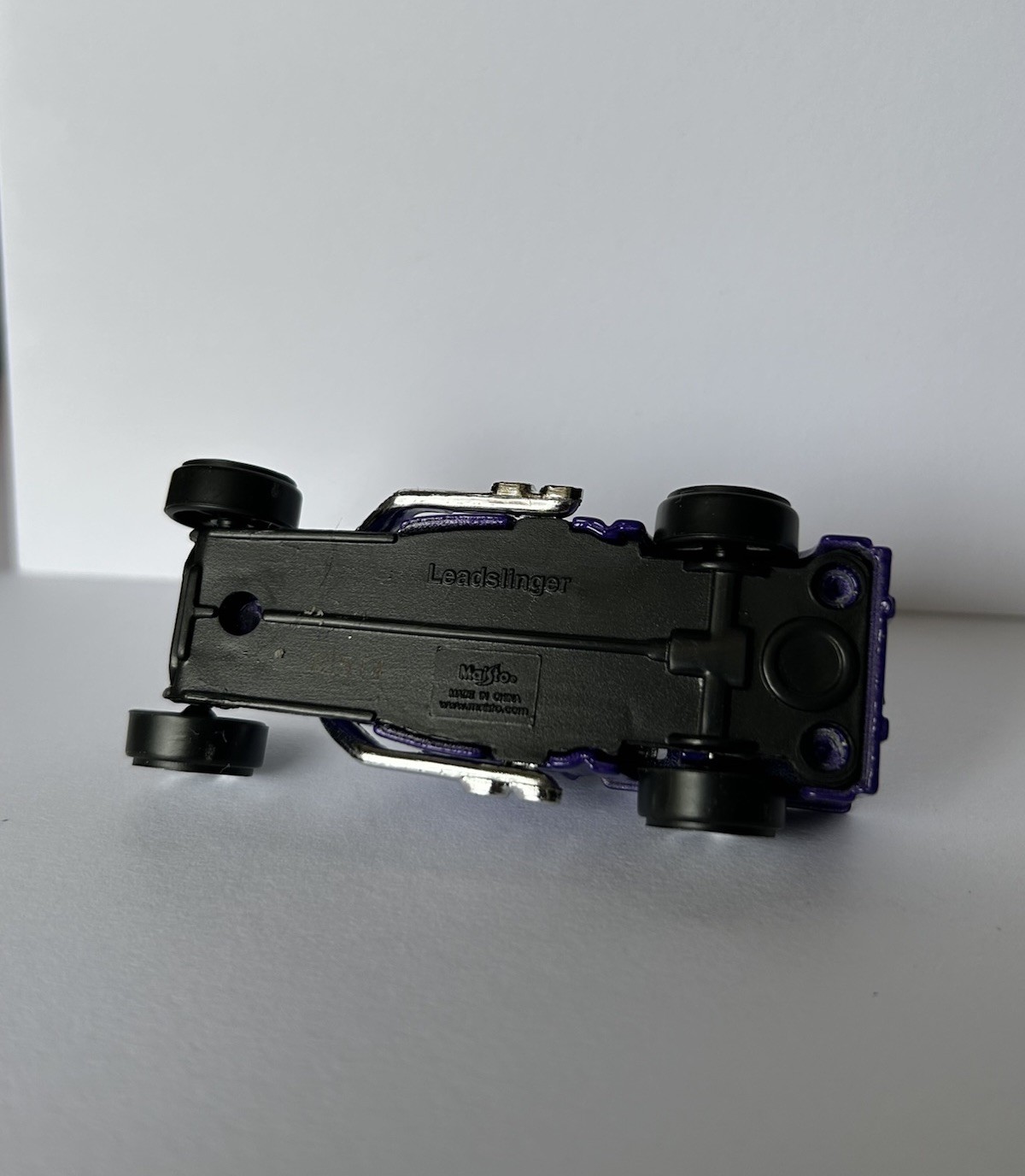 Maisto Purple Leadslinger Diecast Truck 1:64 Scale Transportation Memorabilia