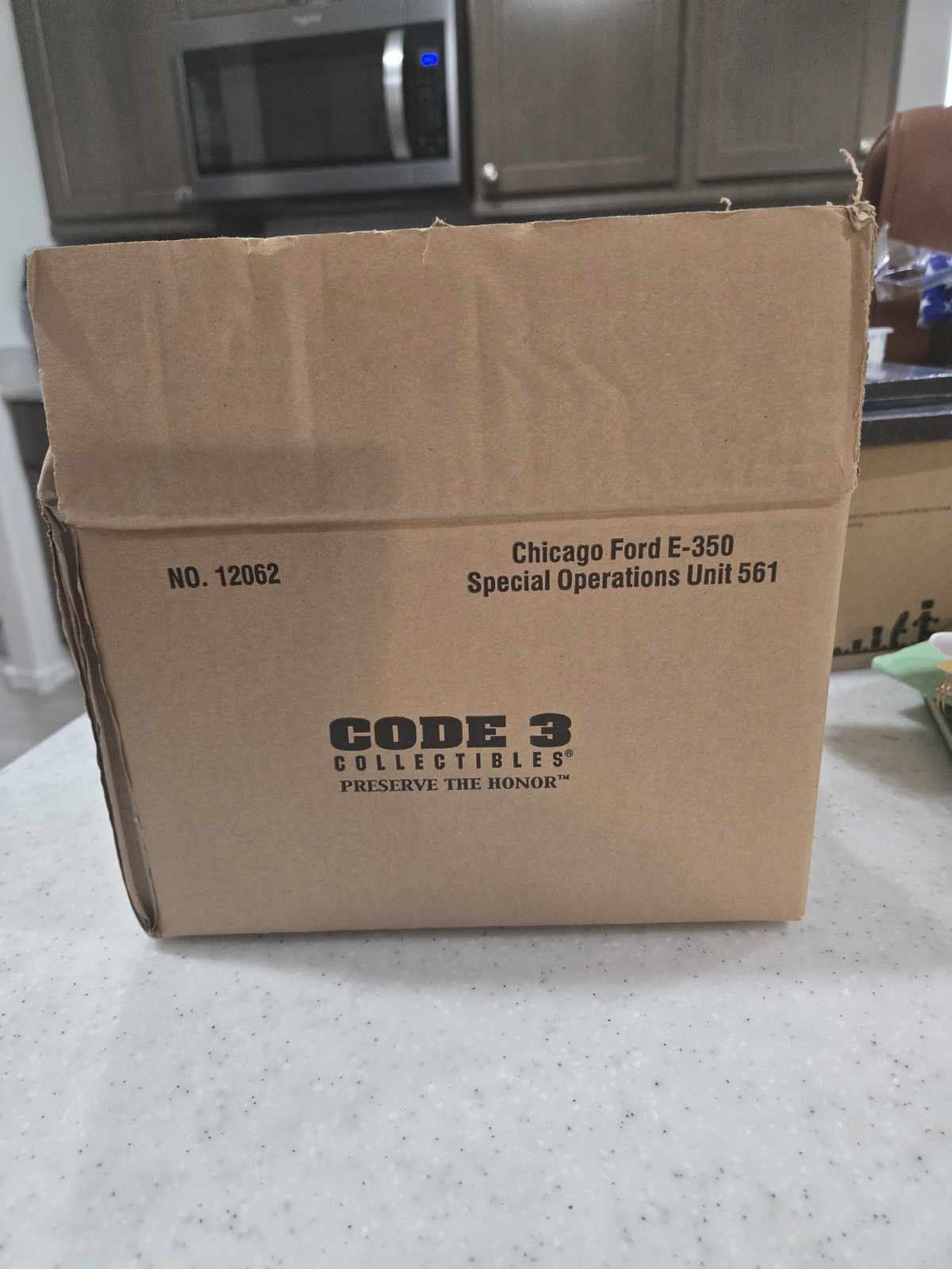Code 3 Chicago FD Ford E350 Special Operations Unit 561 1 64 #12062