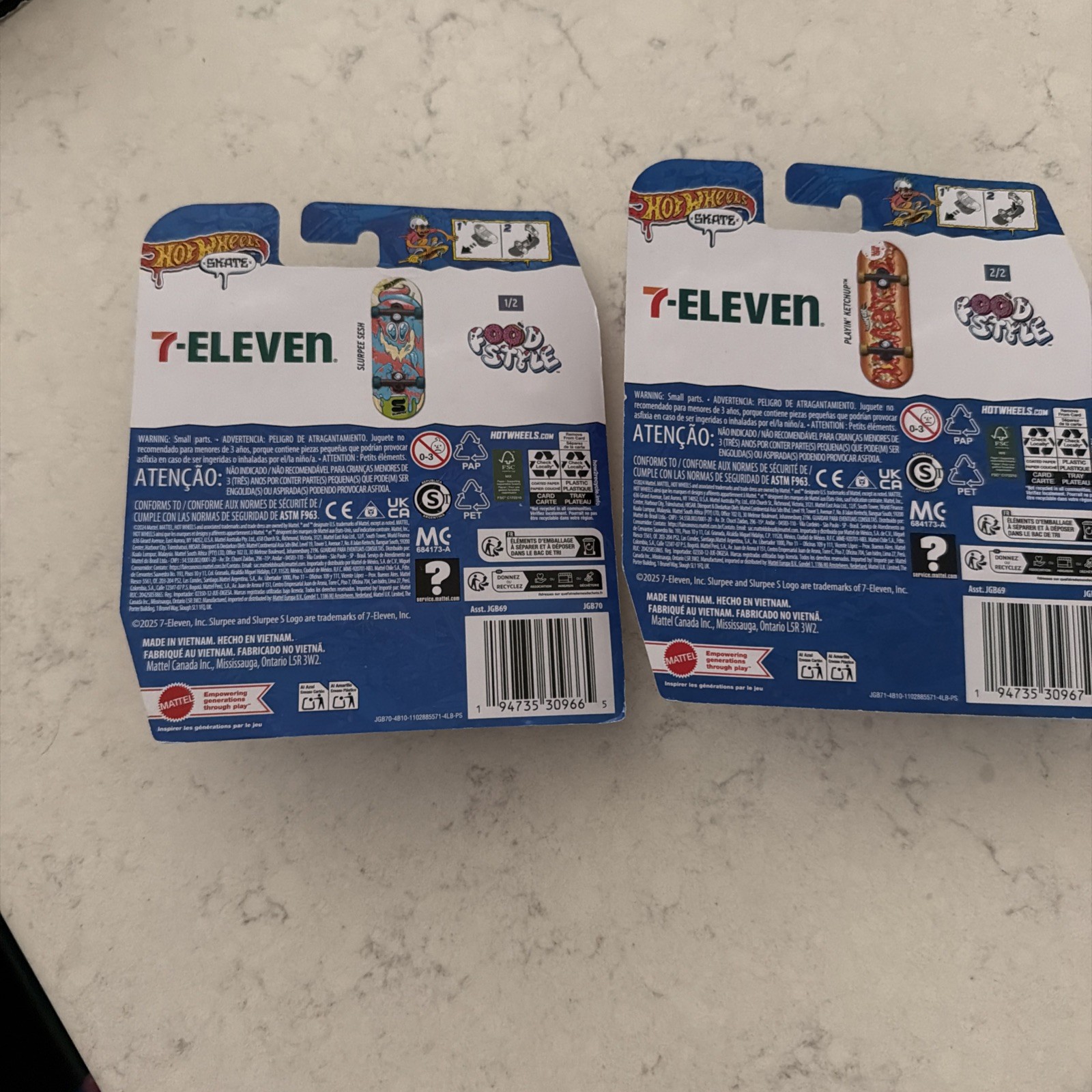 Hot Wheels Skate Fingerboard Food Style 711 Gas Station EXCLUSIVE Lot Of 2 Set