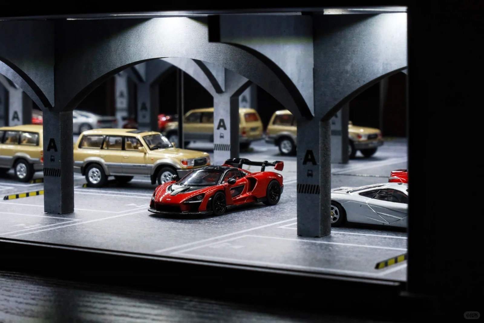 Diorama 1/64 Diecast Garage Model LED Underground Parking Lot Scene Building Toy