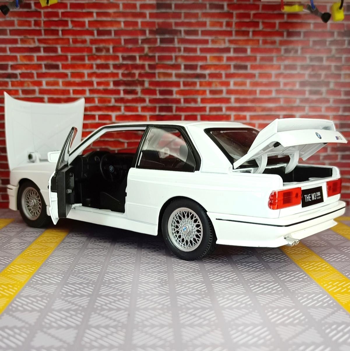1:24 BMW M3 E30 1988 Mpower Alloy Diecast Sound & Light Car Model Toy Gift NEW