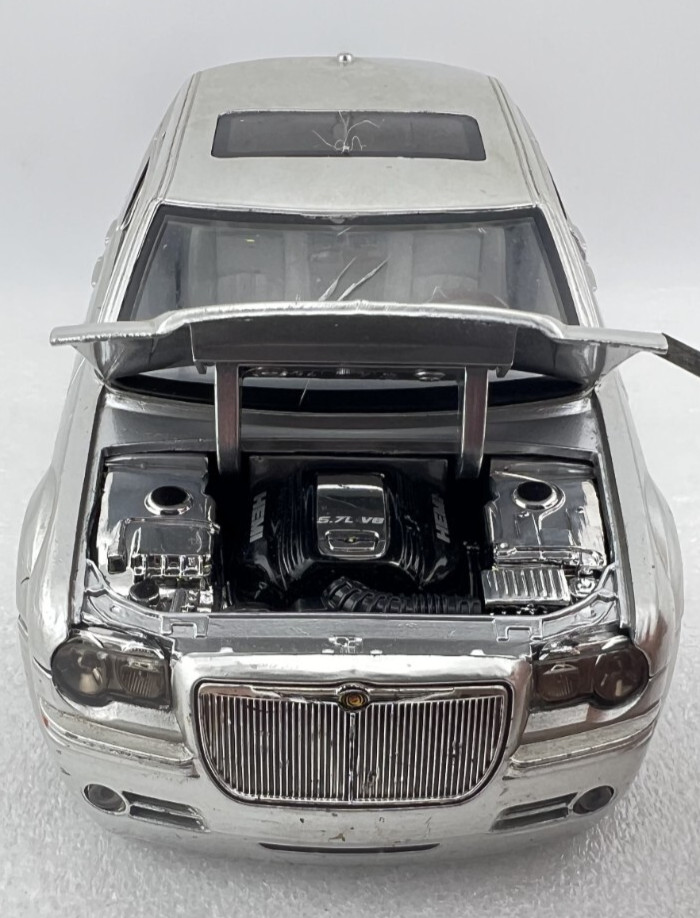 JADA 2005 Chrysler 300c Hemi 1:24 Scale Silver Metal Car Silver DUB City