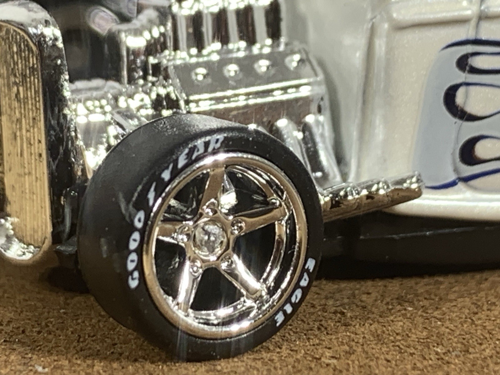 Hot Wheels ’32 Ford Pearl White with Flames Hot Rod Custom Wheel Swap Loose