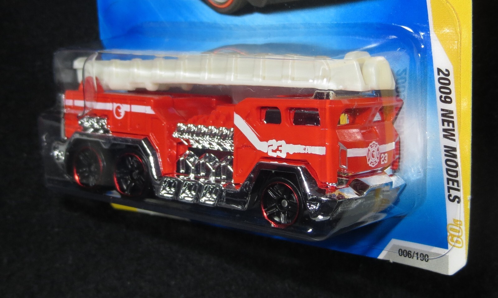 2009 Hot Wheels NEW MODELS Red 5 ALARM FIRE ENGINE Card #006 HW18-011724