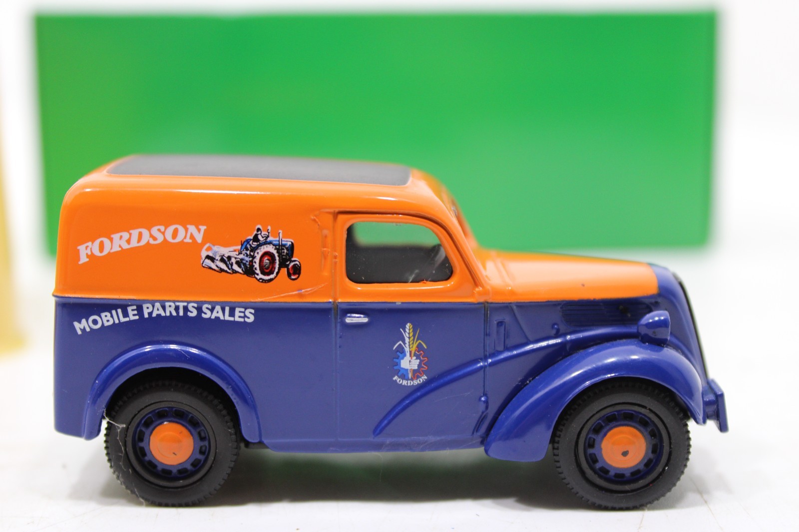 Lledo Vanguards VA06200 1:43 Scale Ford Popular Van