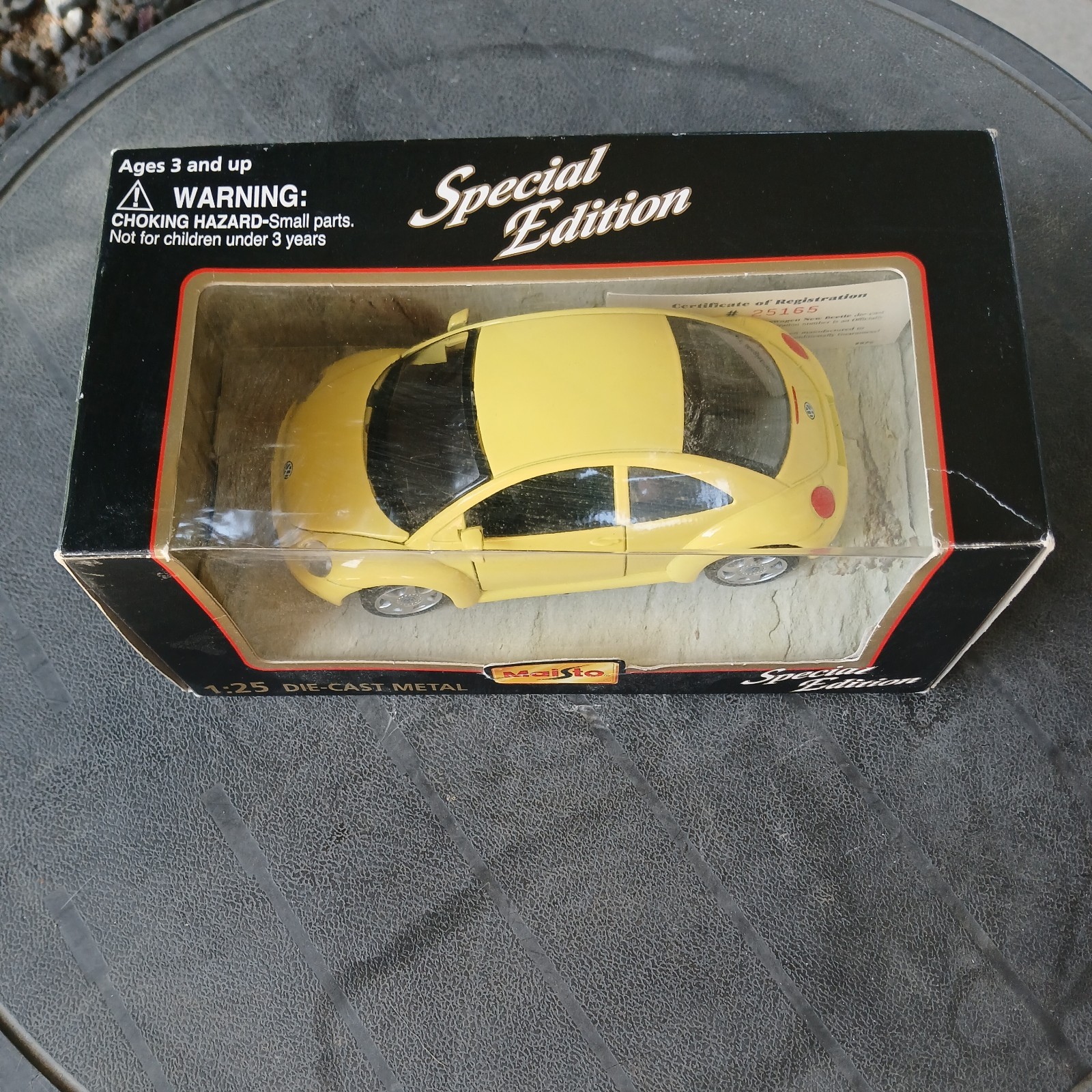 Maisto Yellow Volkswagen New Beetle 1:18 Diecast Car # 31875 With Stand and Box