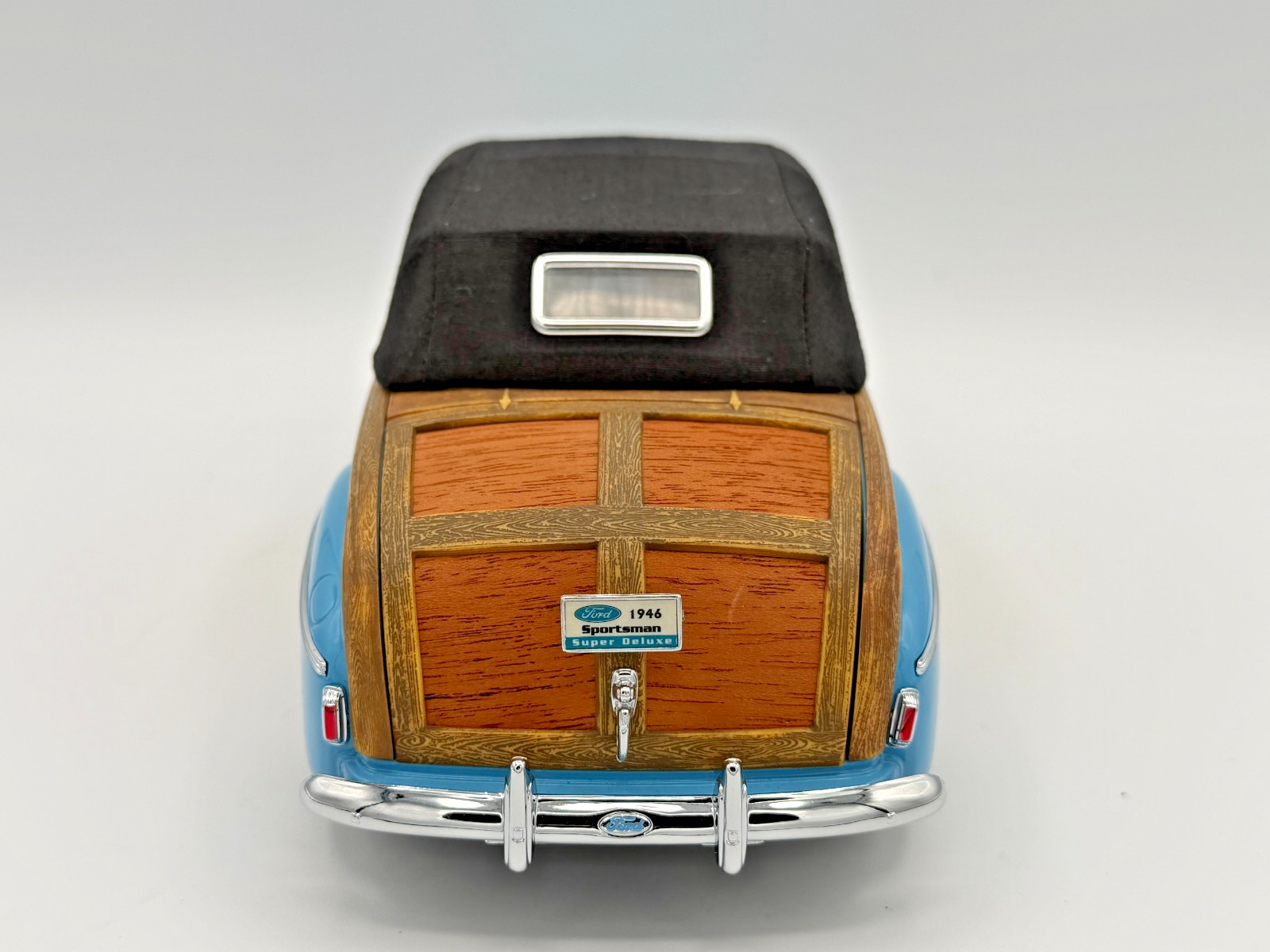 Signature Models Ford Sportsman Super Deluxe 1946 Blue Wood Panel Loose 1/18