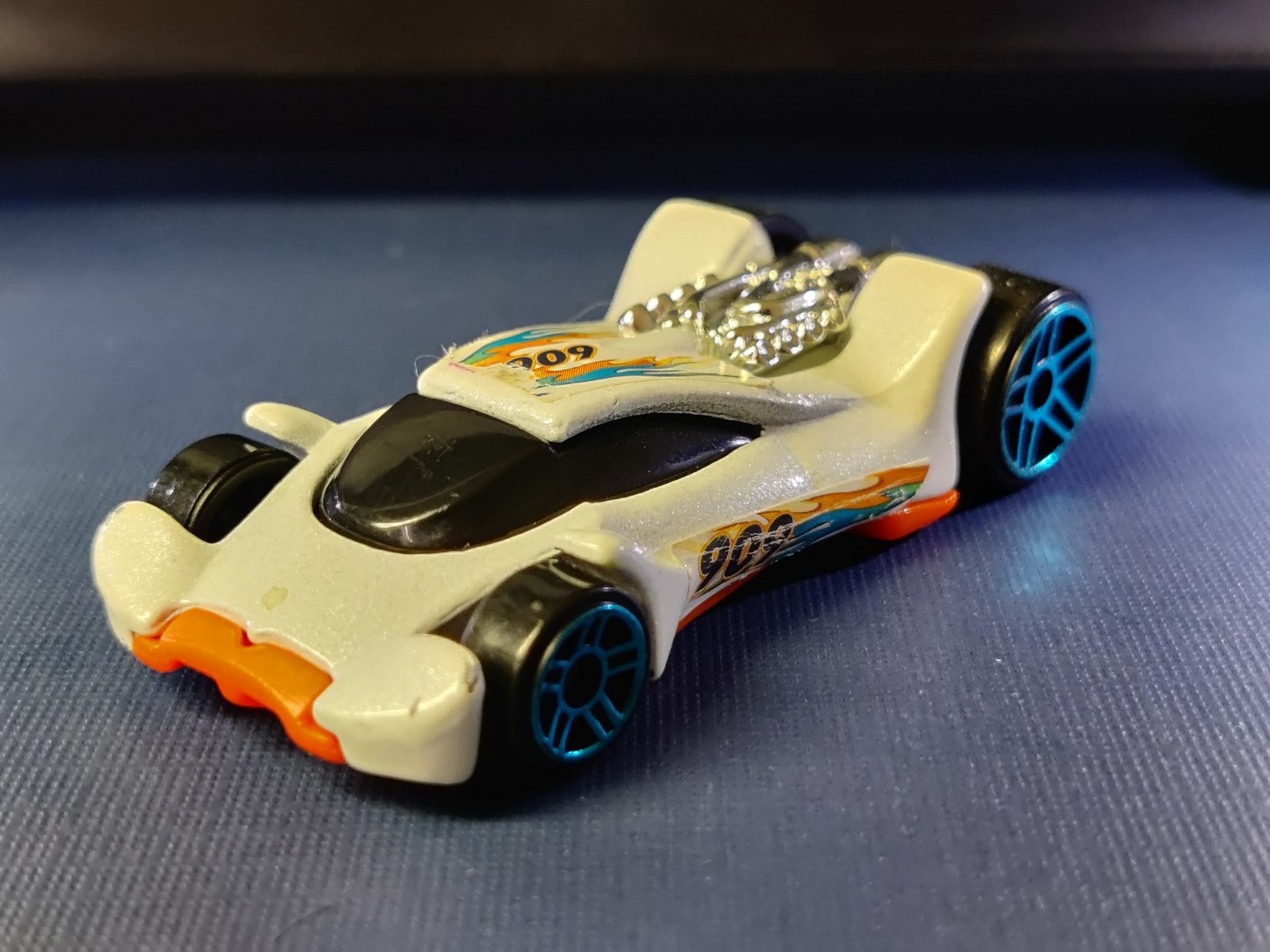 Hot Wheels 2009 White Exclusive McDonald’s Diecast Racing Car 909 ~ Loose