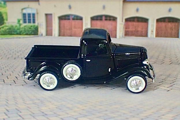 Vintage Motoring 1935 Ford Flathead V8 Step-side Pickup 1/64 Scale Ltd Edition Z
