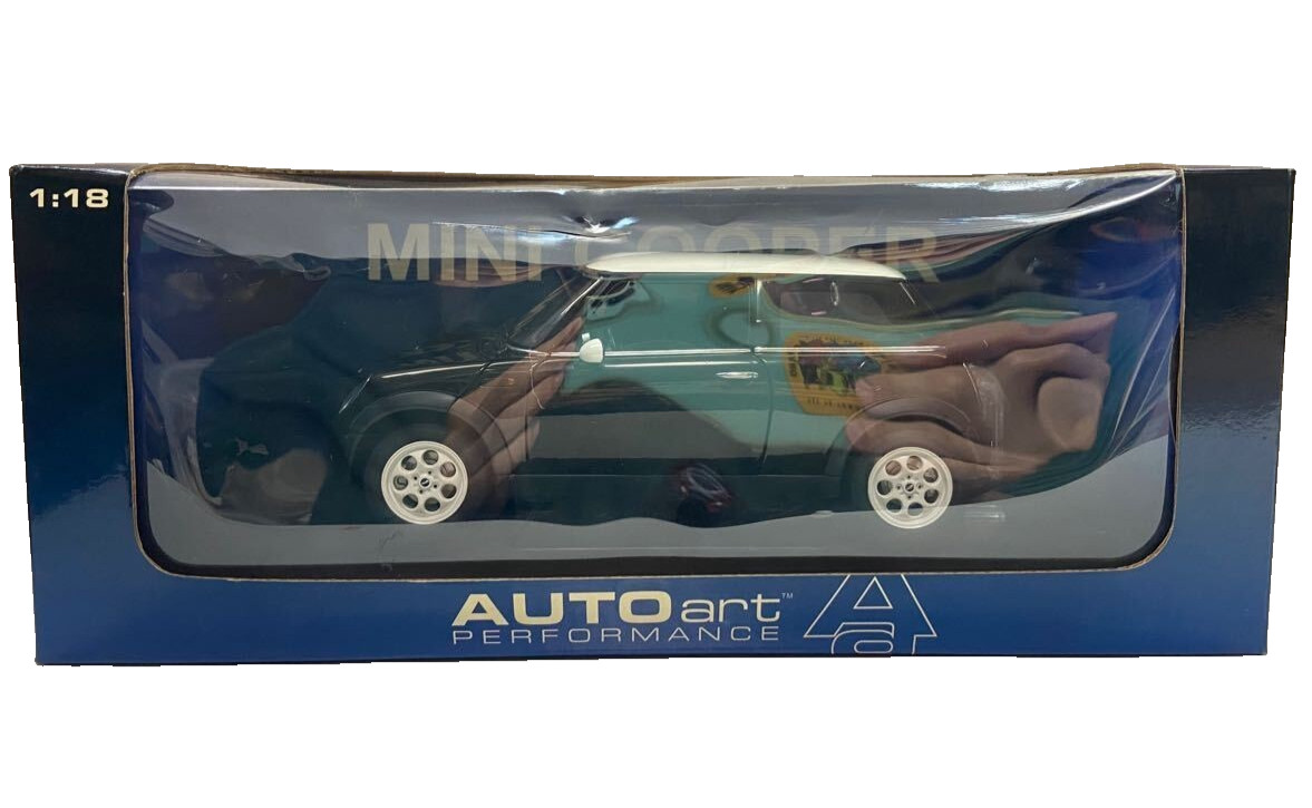 AUTOart 1/18 BMW Mini Cooper Black